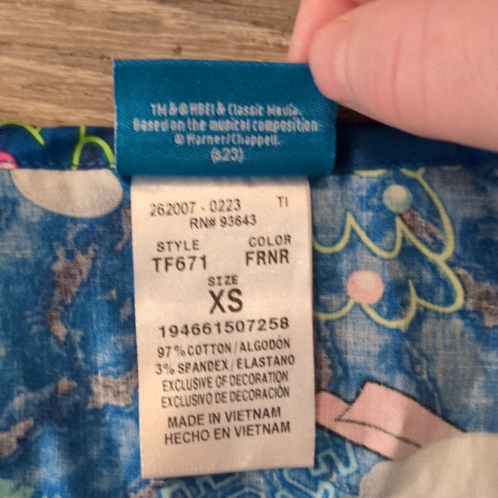 Warner Bros Warner Bros. Frosty The Snowman Tooniforms Scrub Top Size XS Size XS / US 0-2 / IT 36-38 - 4 Thumbnail