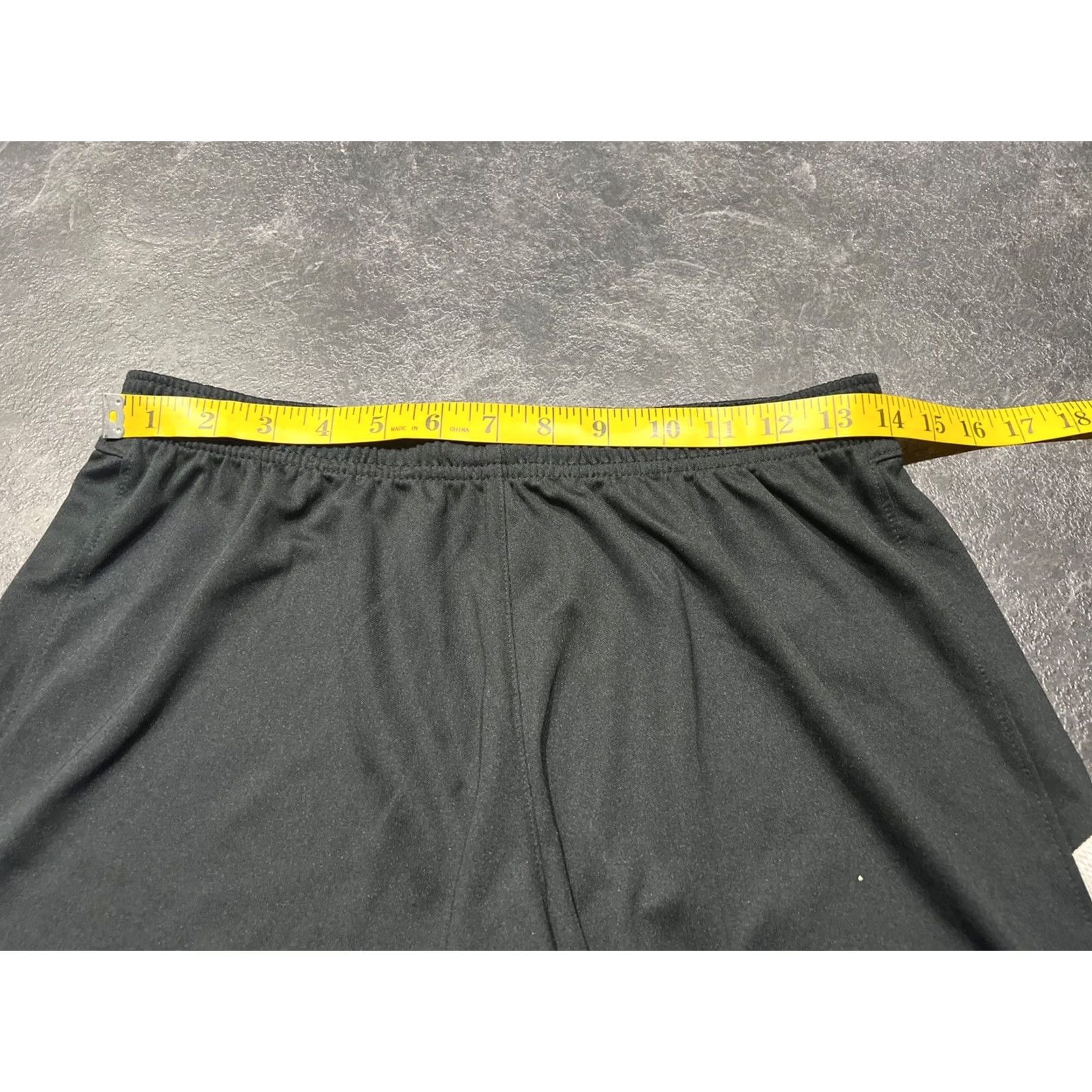 Nike Nike M Shorts Athletic Drawstring Men polyester Black Neon Green Pockets Logo Size US 31 - 4 Thumbnail