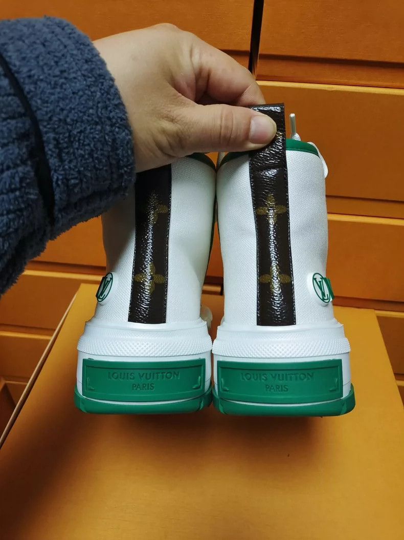 Louis Vuitton Louis Vuitton Louis Vuitton Women's Sneakers Size 35-2506 Size US 5 / IT 35 - 8 Thumbnail