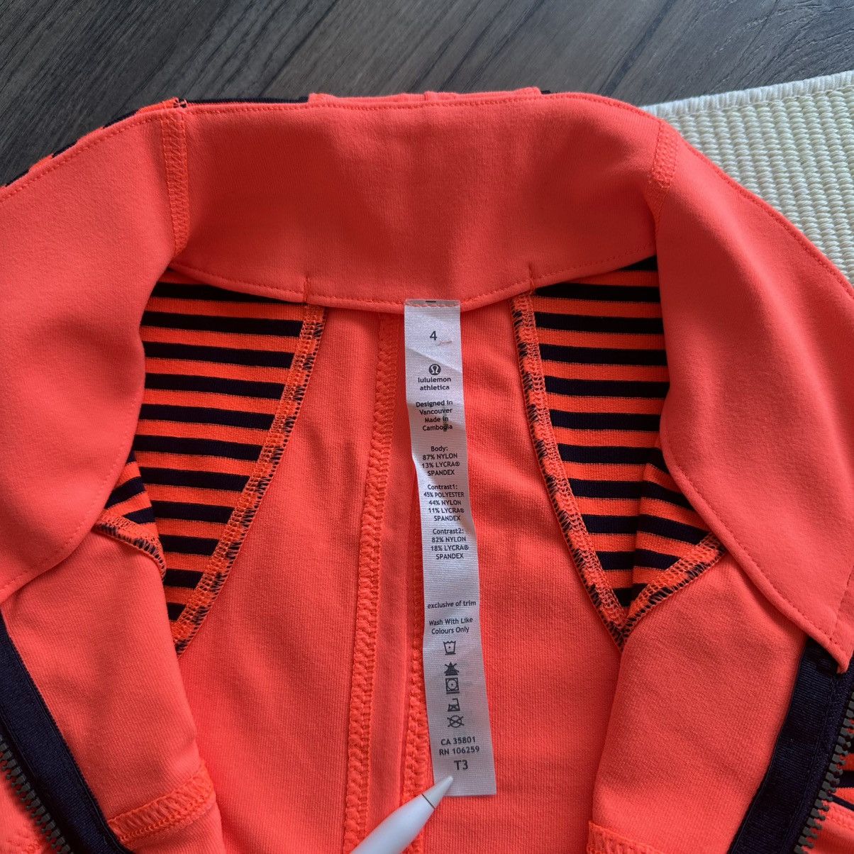 Lululemon Lululemon Forme Light Flare Classic Stripe Inkwell Jacket Size S / US 4 / IT 40 - 6 Thumbnail