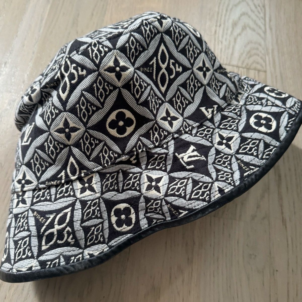 Louis Vuitton LOUIS VUITTON hat marked S see real tape measurements in pho Size ONE SIZE - 23 Thumbnail