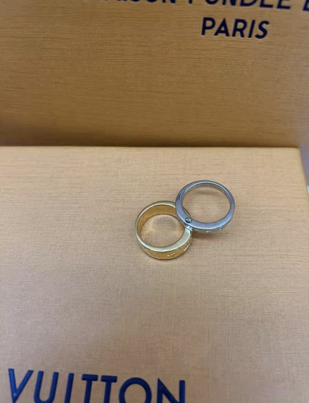 Louis Vuitton Louis Vuitton Logo Double Ring J38 Size ONE SIZE - 3 Thumbnail