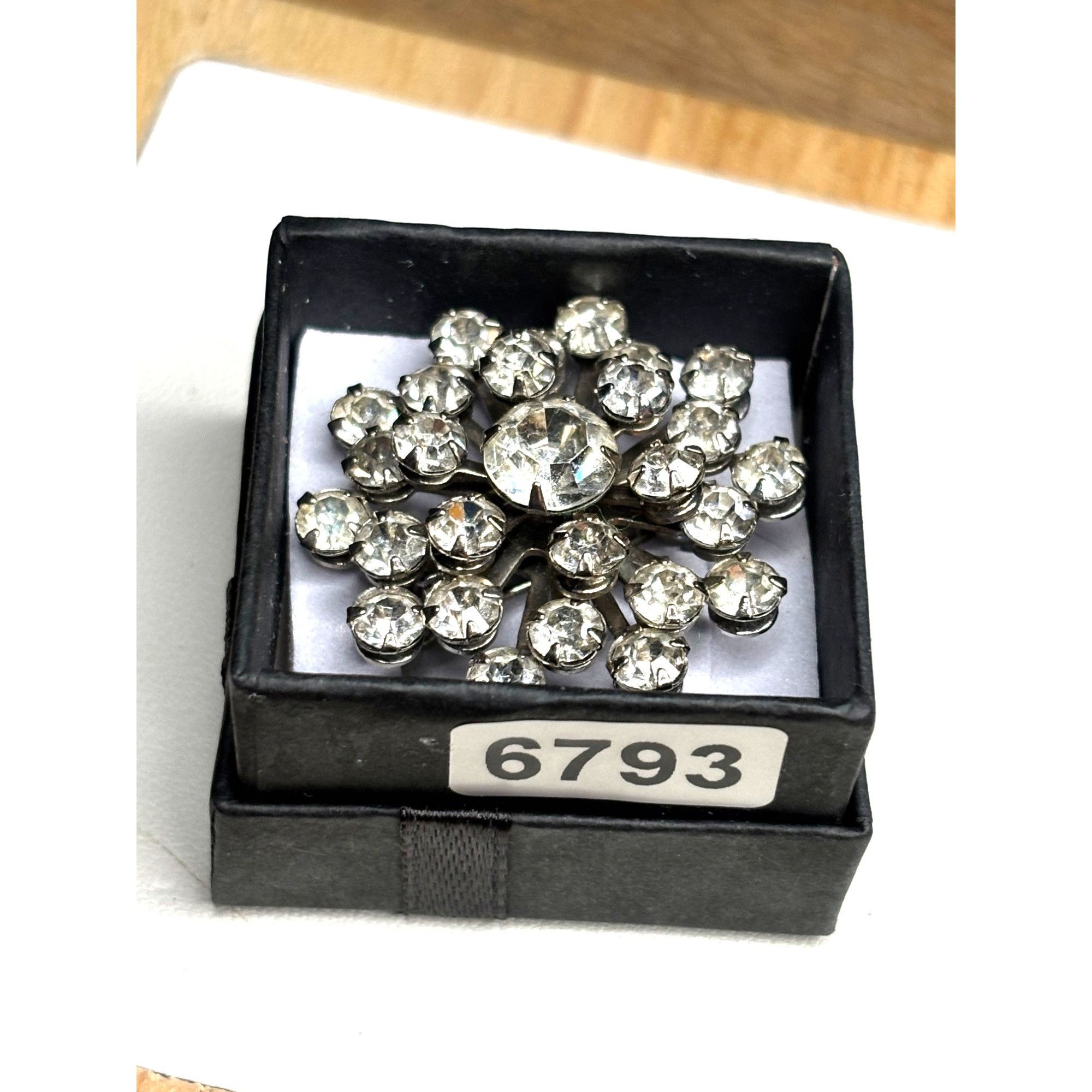 Other Vintage Rhinestone Brooch Pin With Box Size ONE SIZE - 3 Thumbnail