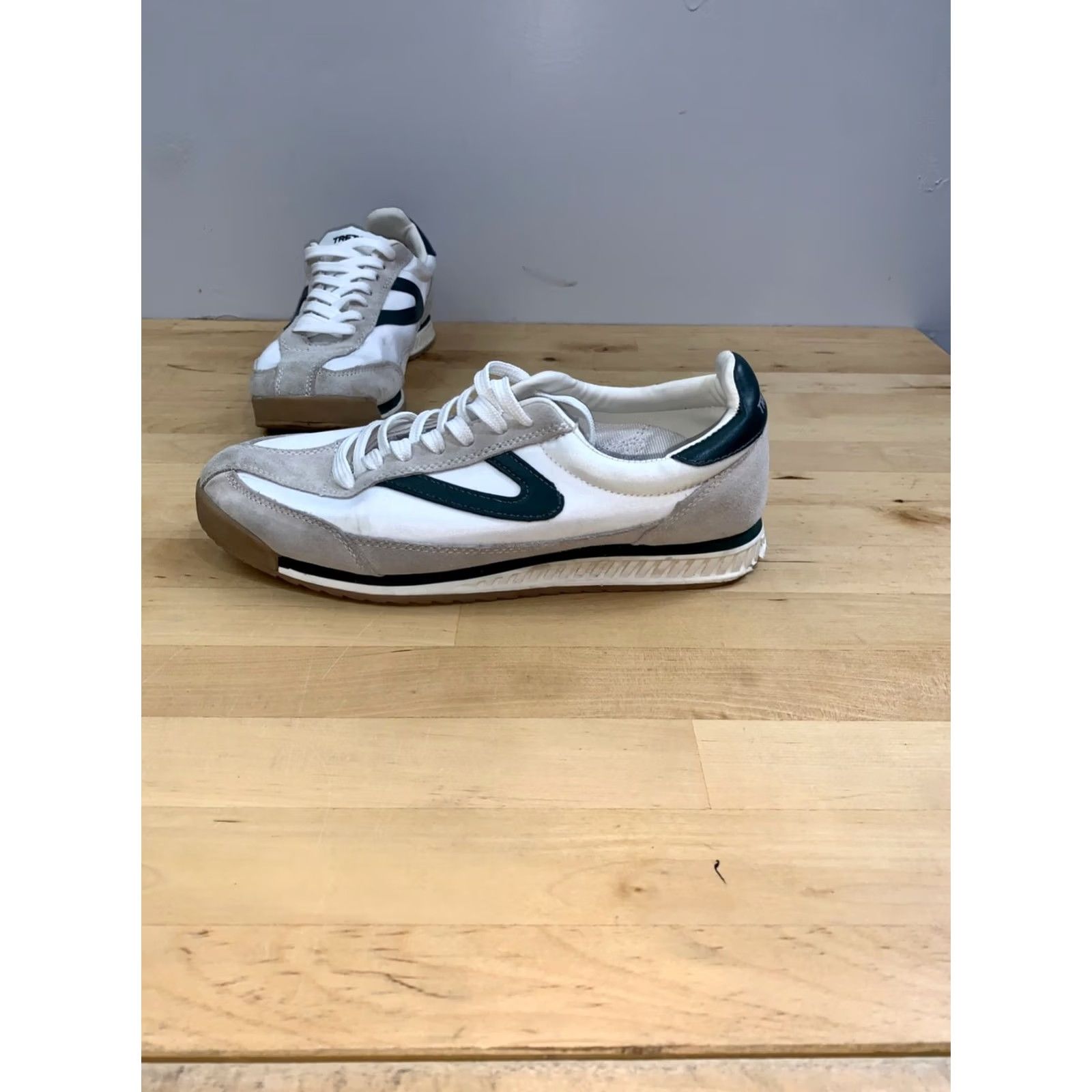 Tretorn Tretorn Rawlings Sneakers Size 8.5 M White Women Sneaker Casual Walking Leather Rubber Outdoor Shoes Size US 9 / IT 39 - 6 Thumbnail