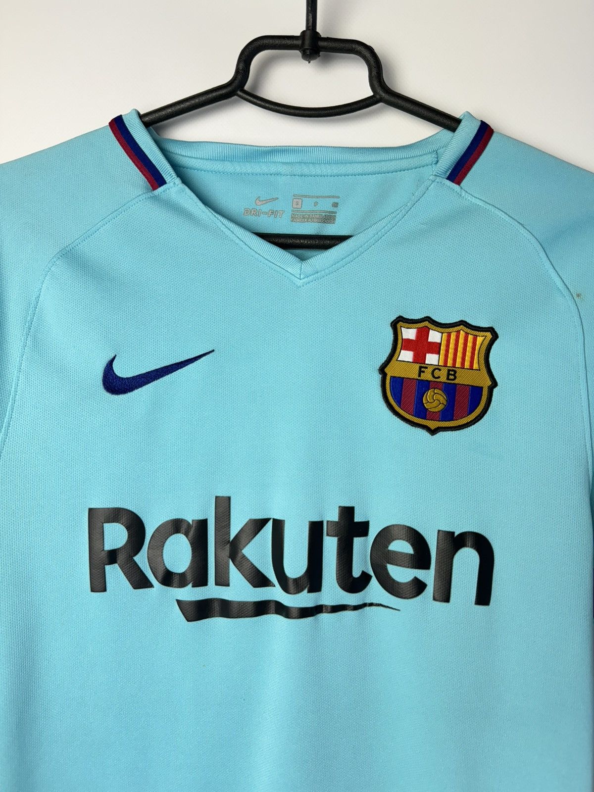 Other Barcelona 2017 2018 Away Football Shirt Soccer Jersey Nike Size US S / EU 44-46 / 1 - 3 Thumbnail