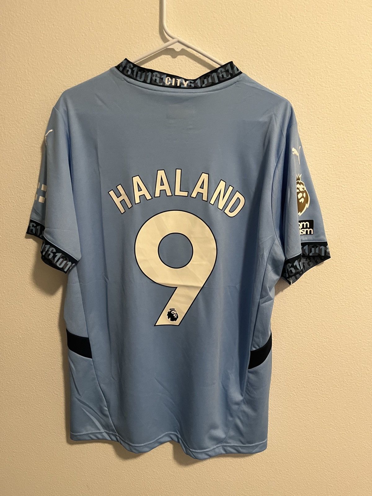 Puma Man city 24/25 home kit #9 Haaland Size US L / EU 52-54 / 3 - 2 Thumbnail