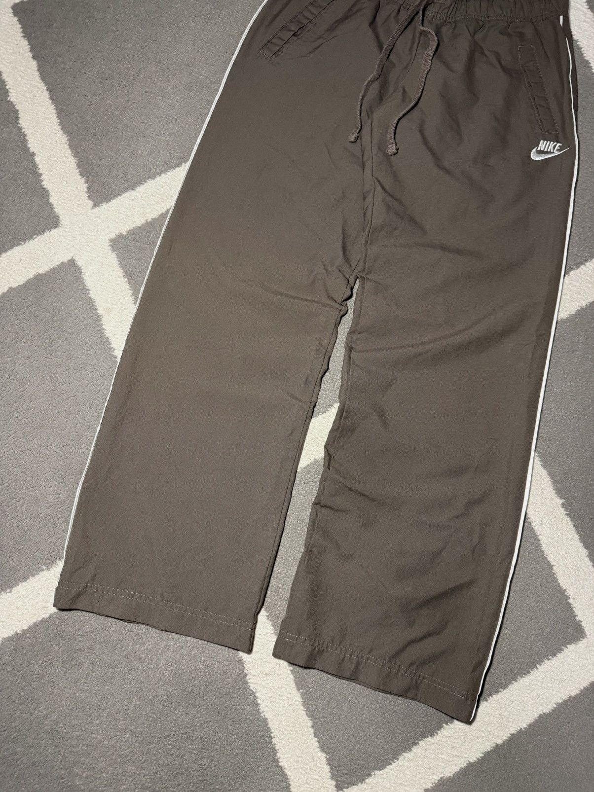 Nike × Vintage Vintage 00’s Y2K Nike Swoosh Loose Fit Sweatpants Brown Size 26" / US 2 / IT 38 - 6 Thumbnail