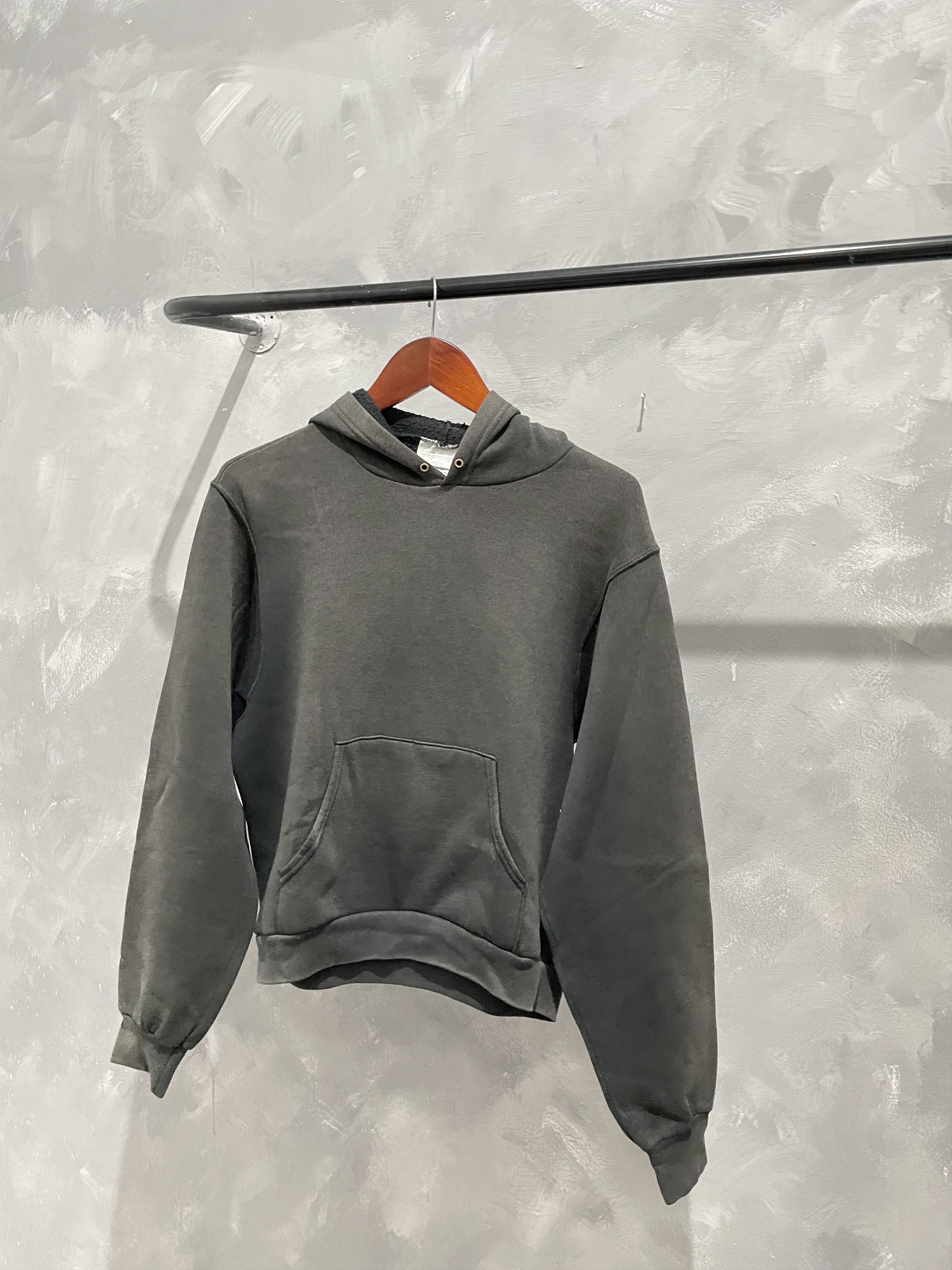 Vintage Vintage 90s Faded Black Hoodie Cropped Akimbo ERD Grunge Size US M / EU 48-50 / 2 - 4 Thumbnail