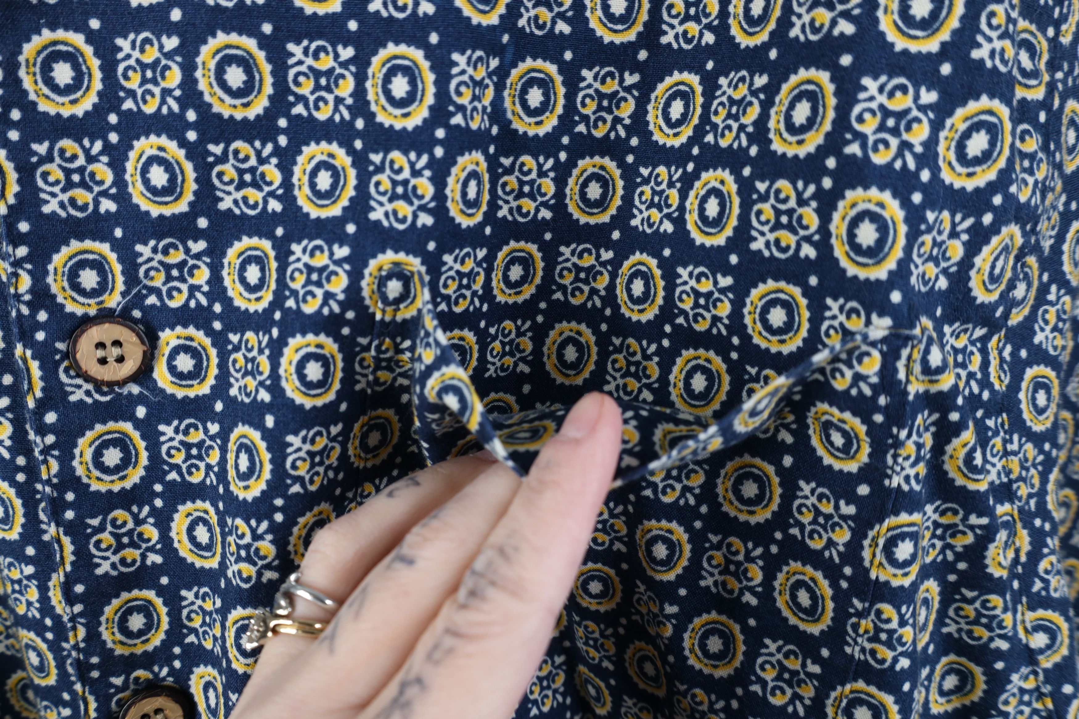 Vintage Vintage 90s Streetwear Geometric Baggy Collared Button Shirt Size US M / EU 48-50 / 2 - 4 Thumbnail