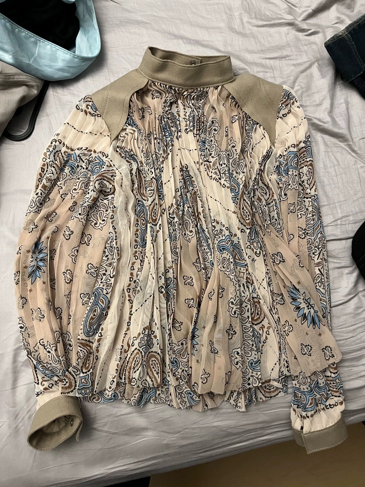 Sacai sacai flowy cashew flower pullover size 2 lined small stand Size XS / US 0-2 / IT 36-38 - 1 Thumbnail