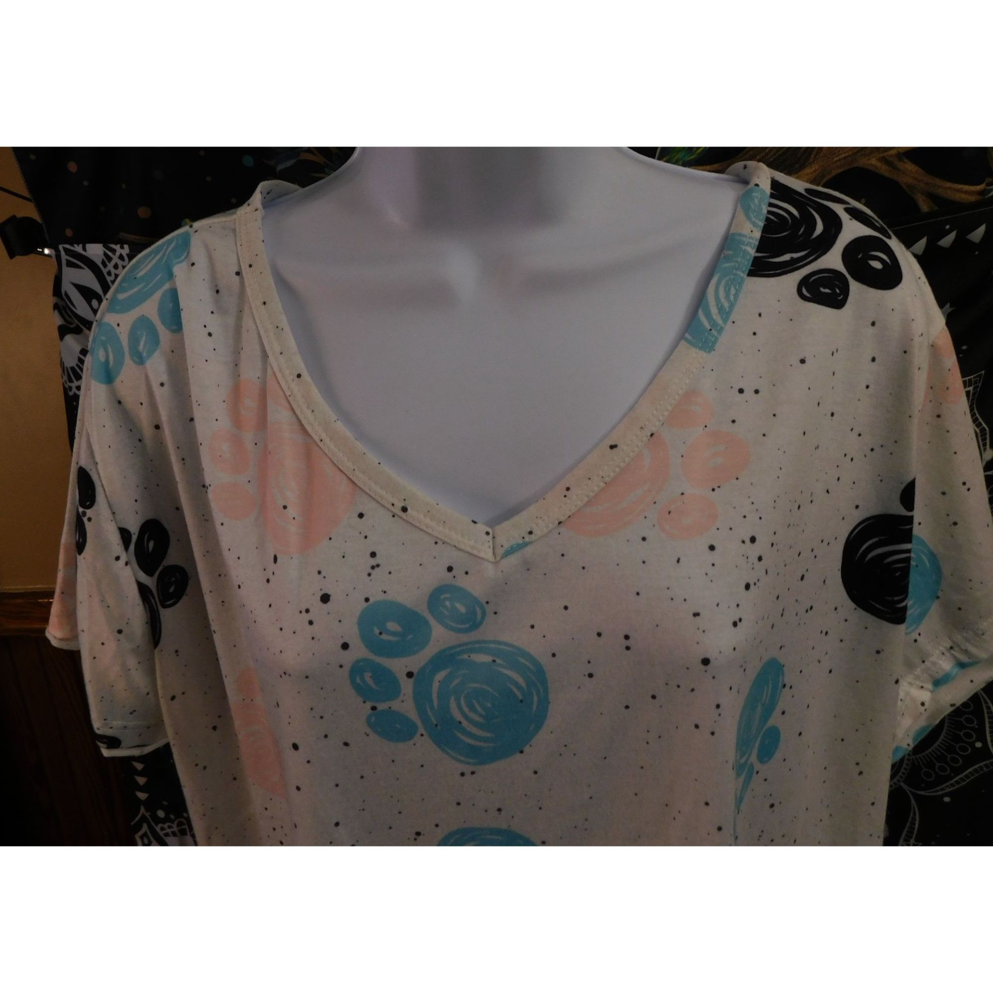 Other Pastel Paw Print Tee With 90s Style Graphic Design Size 3XL / US 20-22 - 4 Thumbnail