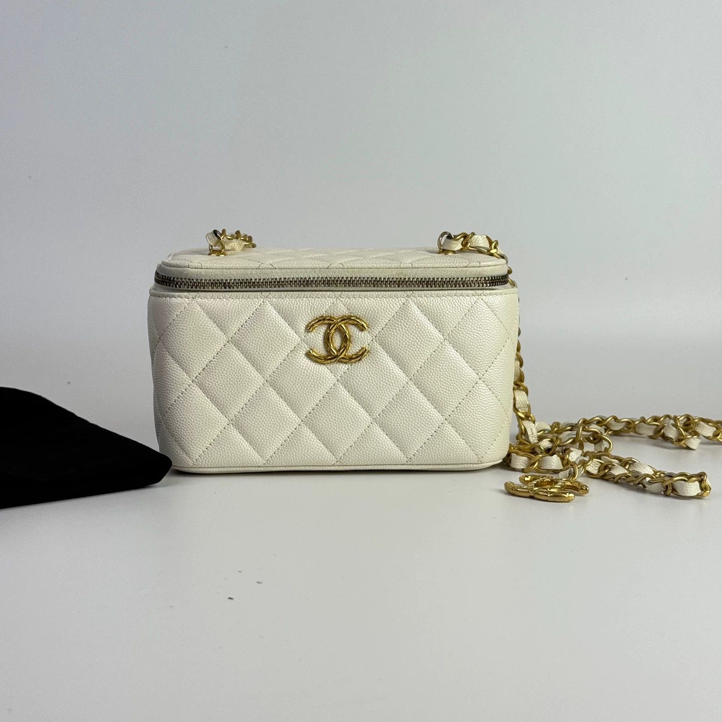 Chanel Pre-loved Bag Very good condition Size ONE SIZE - 1 Thumbnail