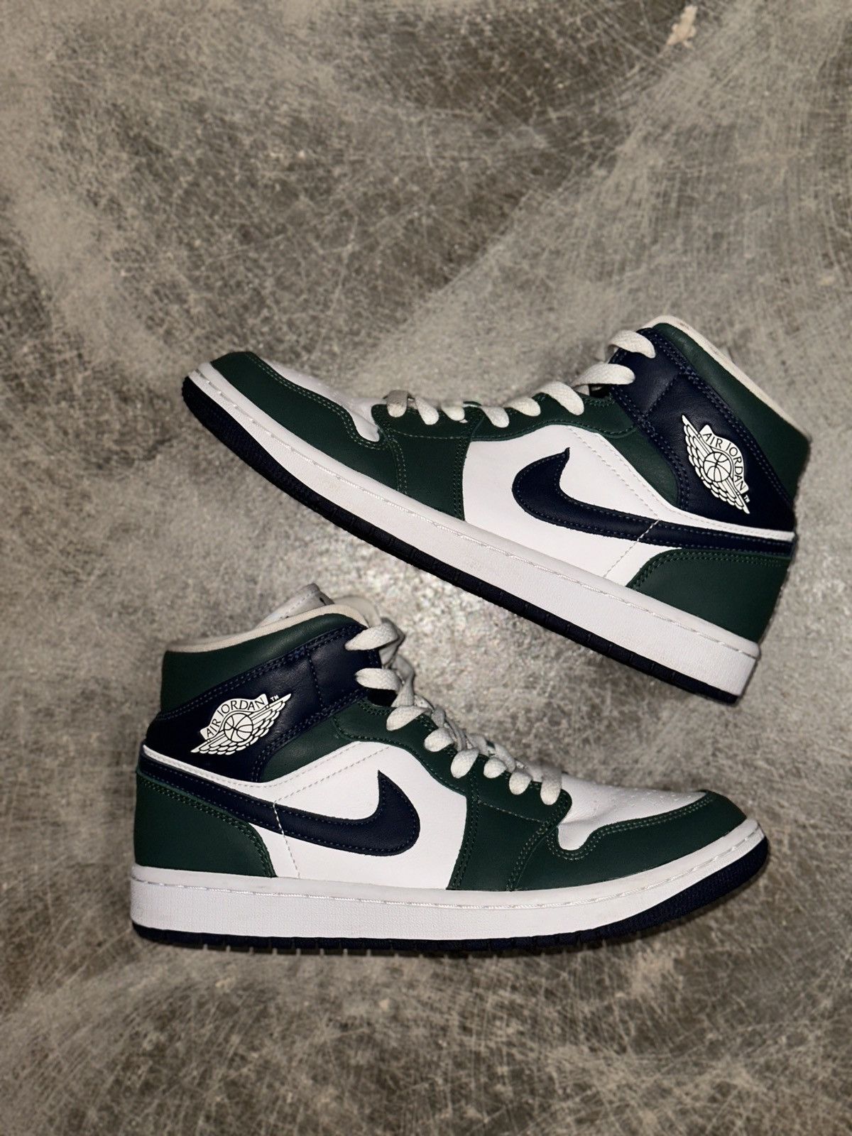 Jordan Brand Women’s Jordan 1 Mid SE ‘Noble Green’ Size US 8.5 / IT 38.5 - 2 Thumbnail