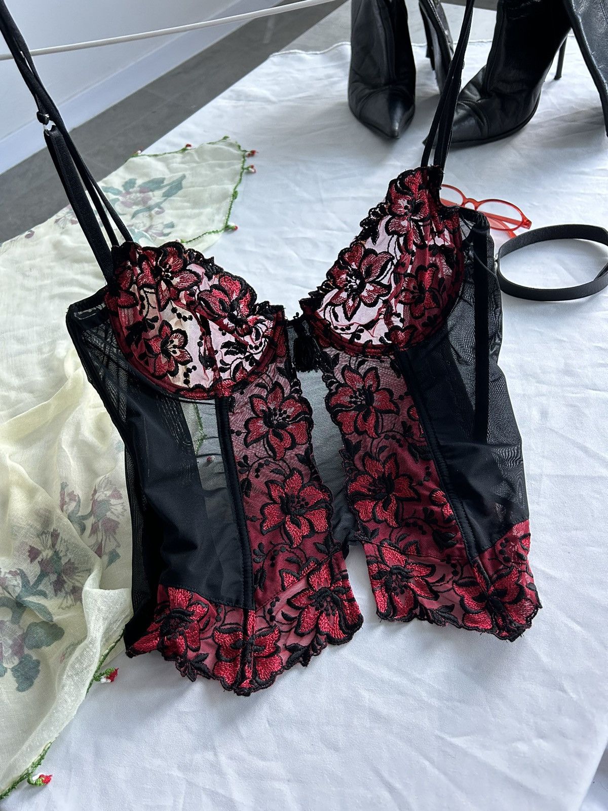 Vintage Black & Red Mesh Embroidered Corser Sexy 00s 90s