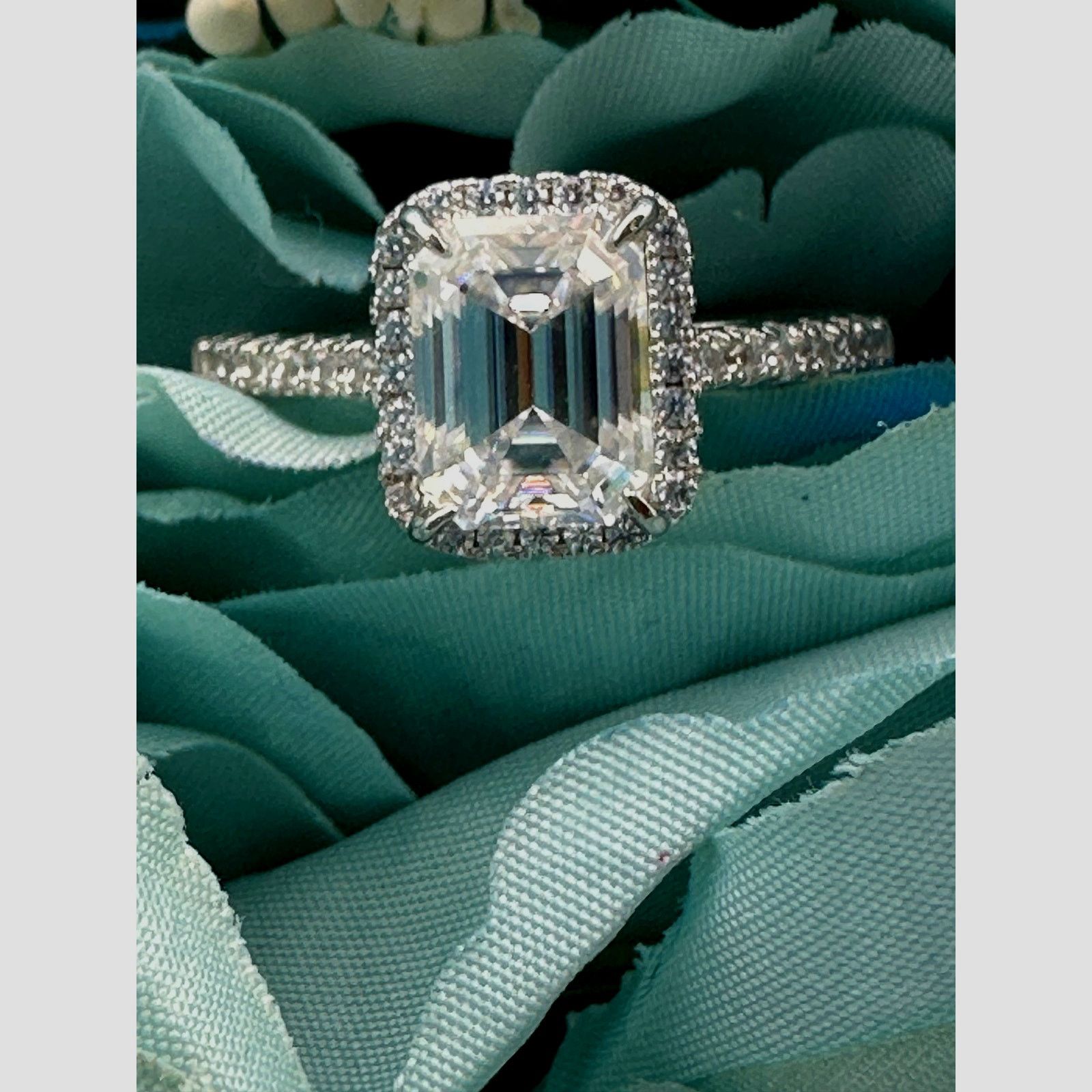 Other 2 carat Moissanite Triangular Cut Ring Moissanite Accent 7 Size ONE SIZE - 18 Thumbnail