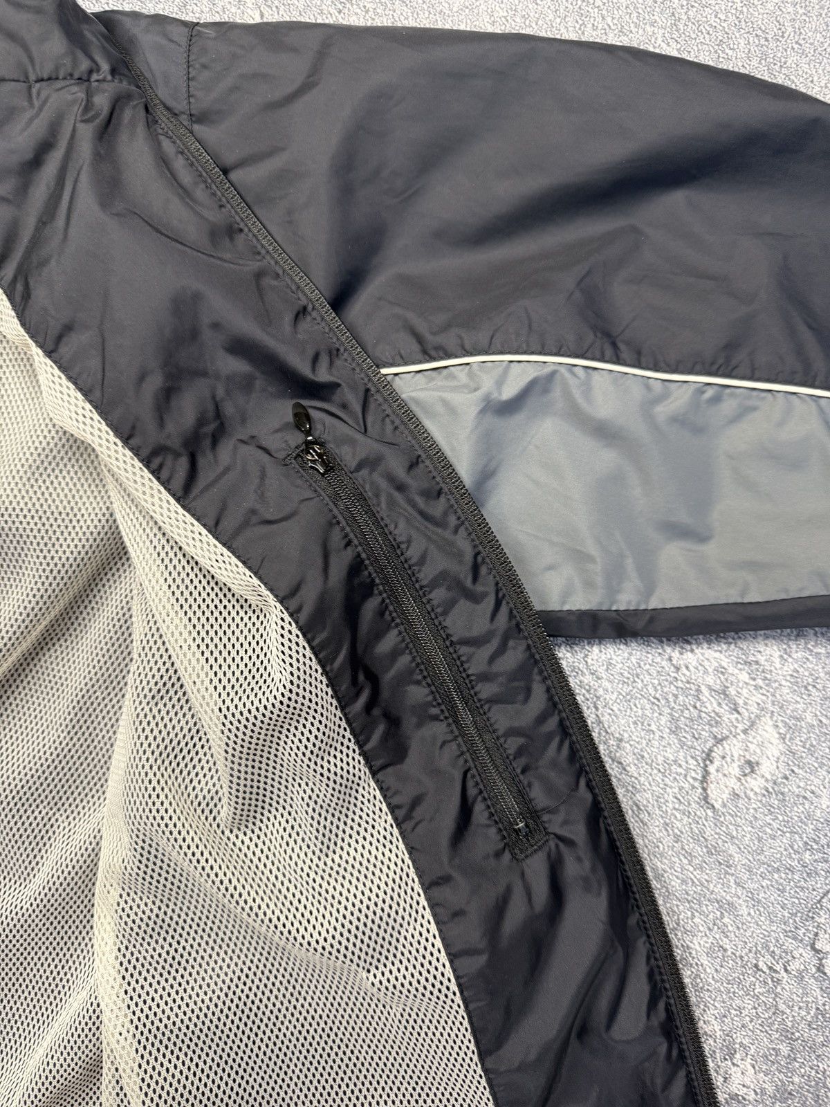 Nike Nike Vintage Nylon Jacket Size US M / EU 48-50 / 2 - 13 Thumbnail
