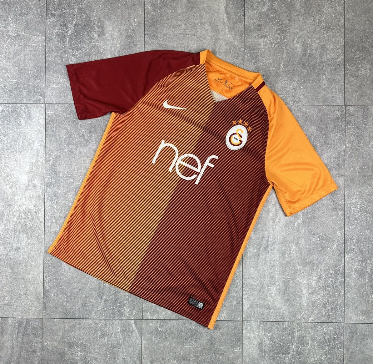 Nike Nike Galatasaray 2016/17 Home Soccer Jersey Size US M / EU 48-50 / 2 - 1 Thumbnail