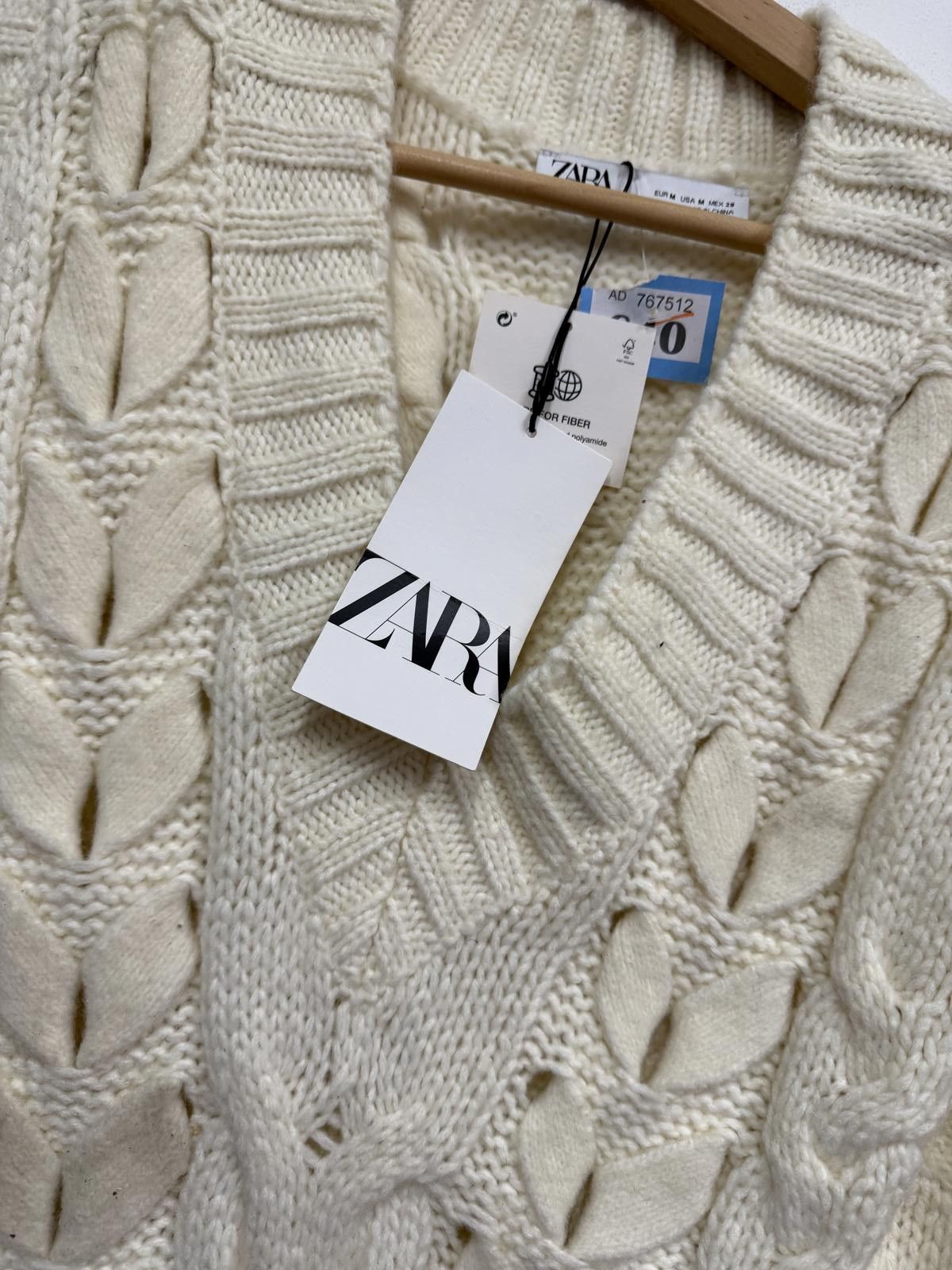 Zara Zara Cream Cable Knit Sleeveless Sweater Vest, Size M Size M / US 6-8 / IT 42-44 - 3 Thumbnail