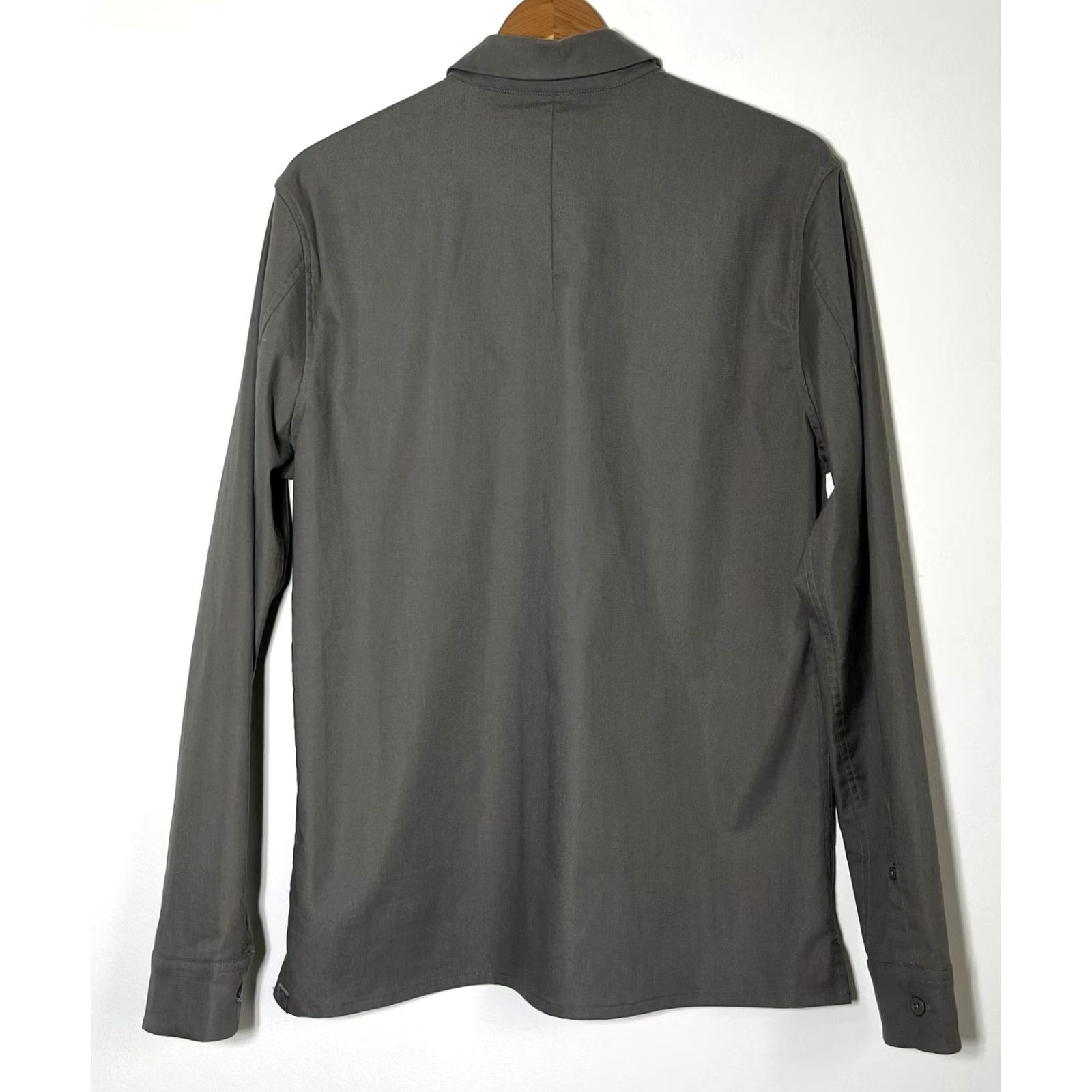 Lululemon VINTAGE? No. Lululemon Men's Button-Up Shirt Activewear M Green Casual Long Sleeve Regular Logo Basic Lightweight Size US M / EU 48-50 / 2 - 2 Thumbnail