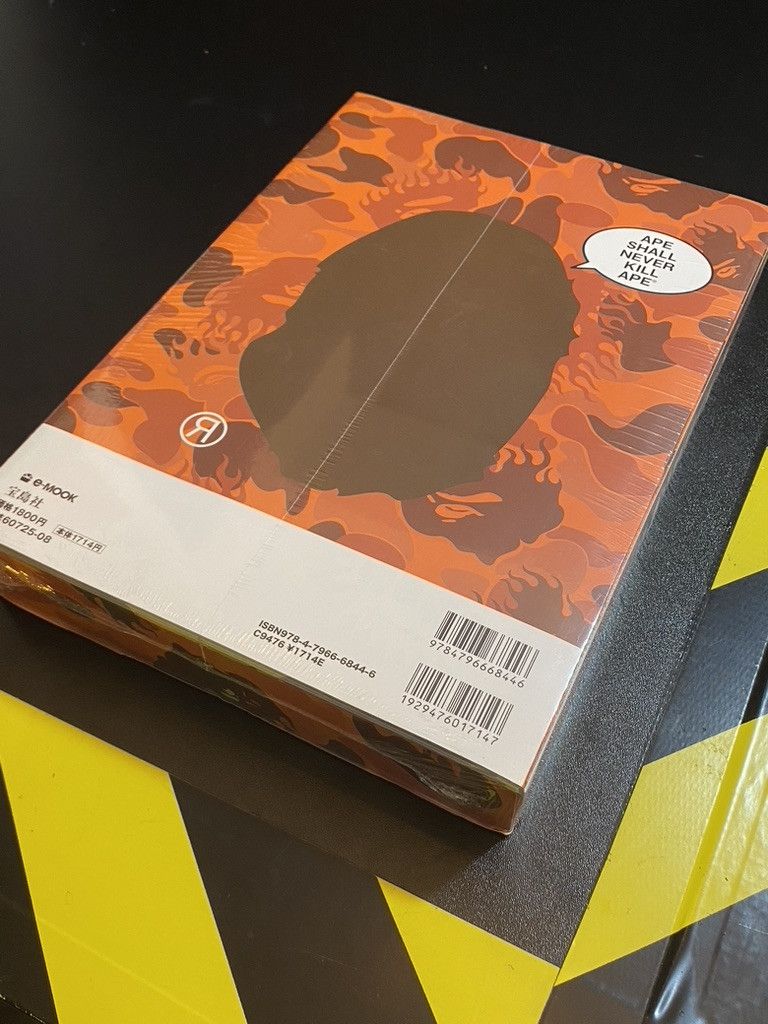 Bape 2009 Bape Spring Collection Magazine and Table Clock Size ONE SIZE - 6 Thumbnail