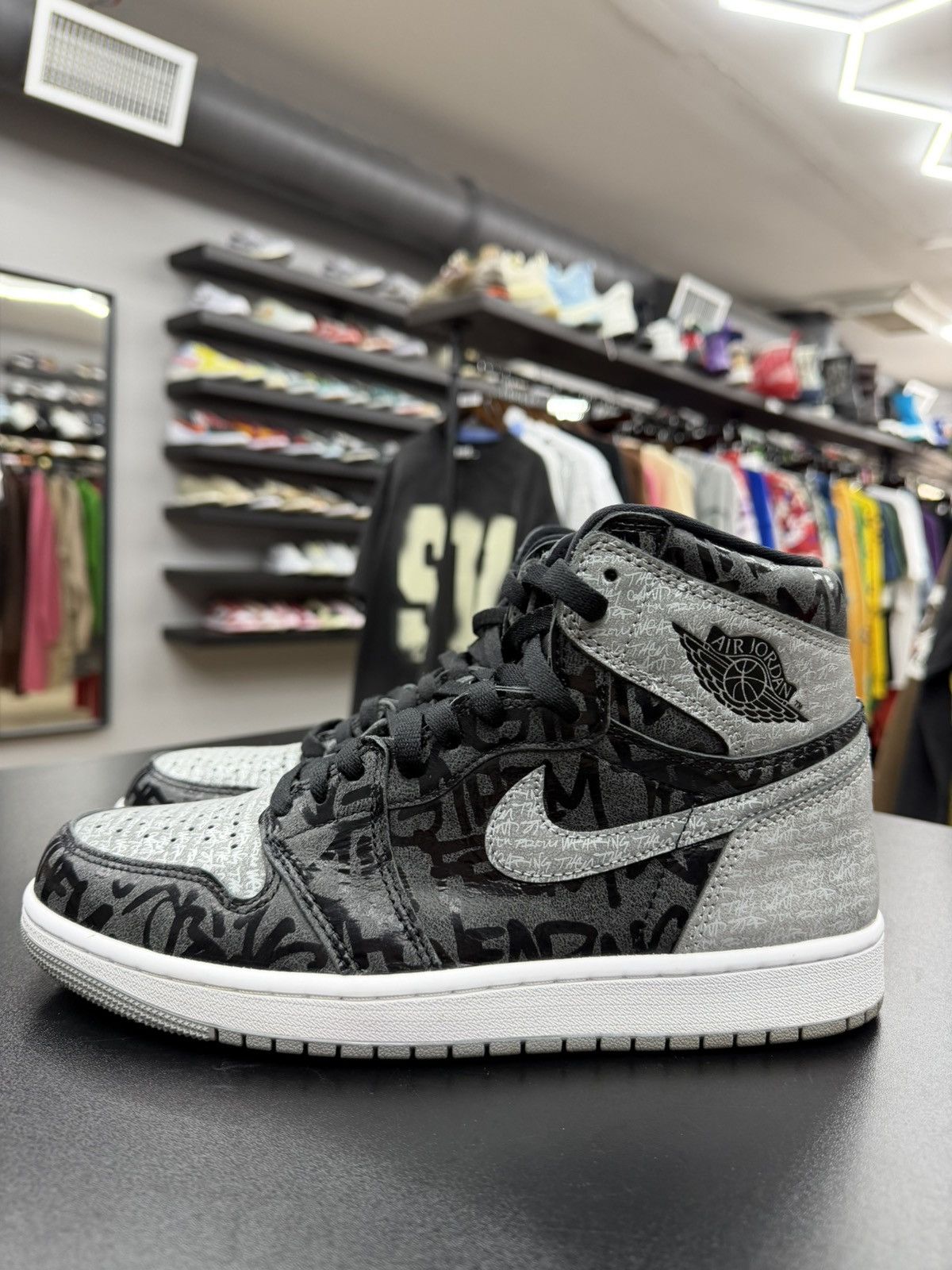 Jordan Brand Size 9 - Jordan 1 Retro High OG Rebellionair Size US 9 / EU 42 - 1 Thumbnail