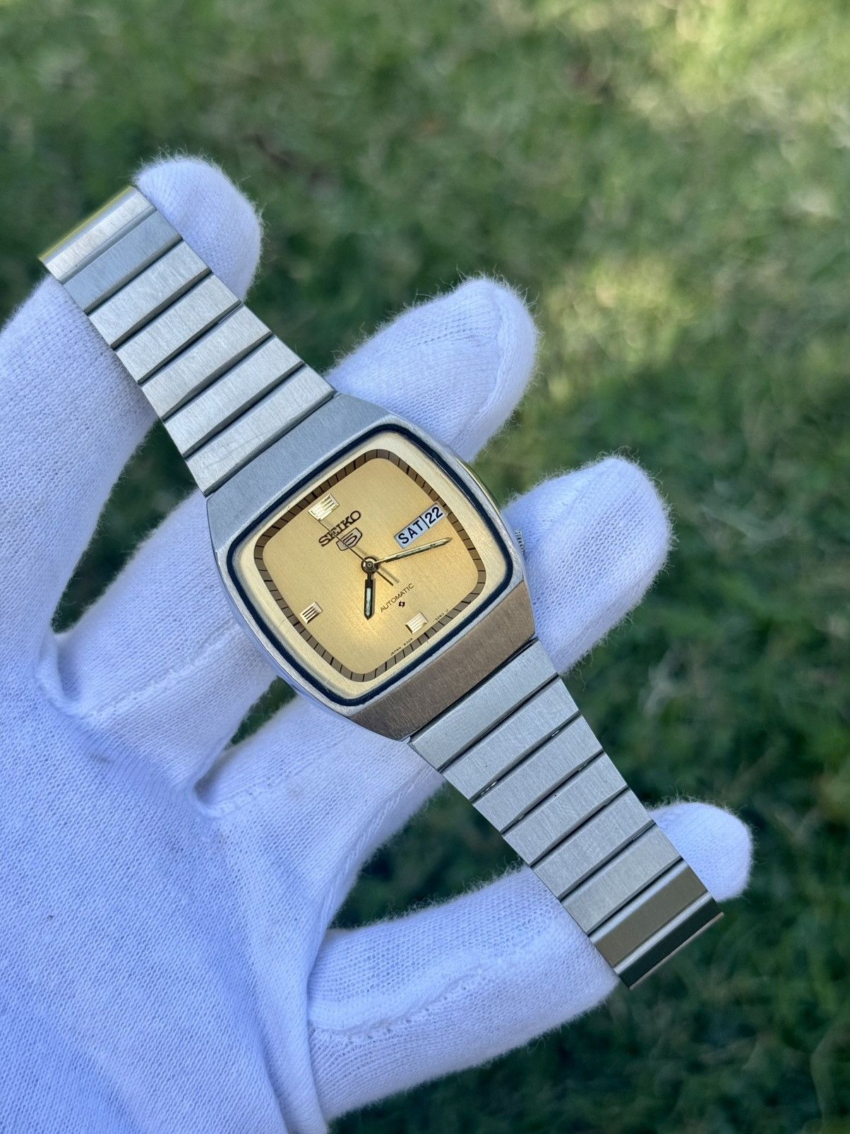Seiko Vintage Seiko 5 Automatic japan Watch: golden Dial, TV Case Size 36 - 9 Thumbnail
