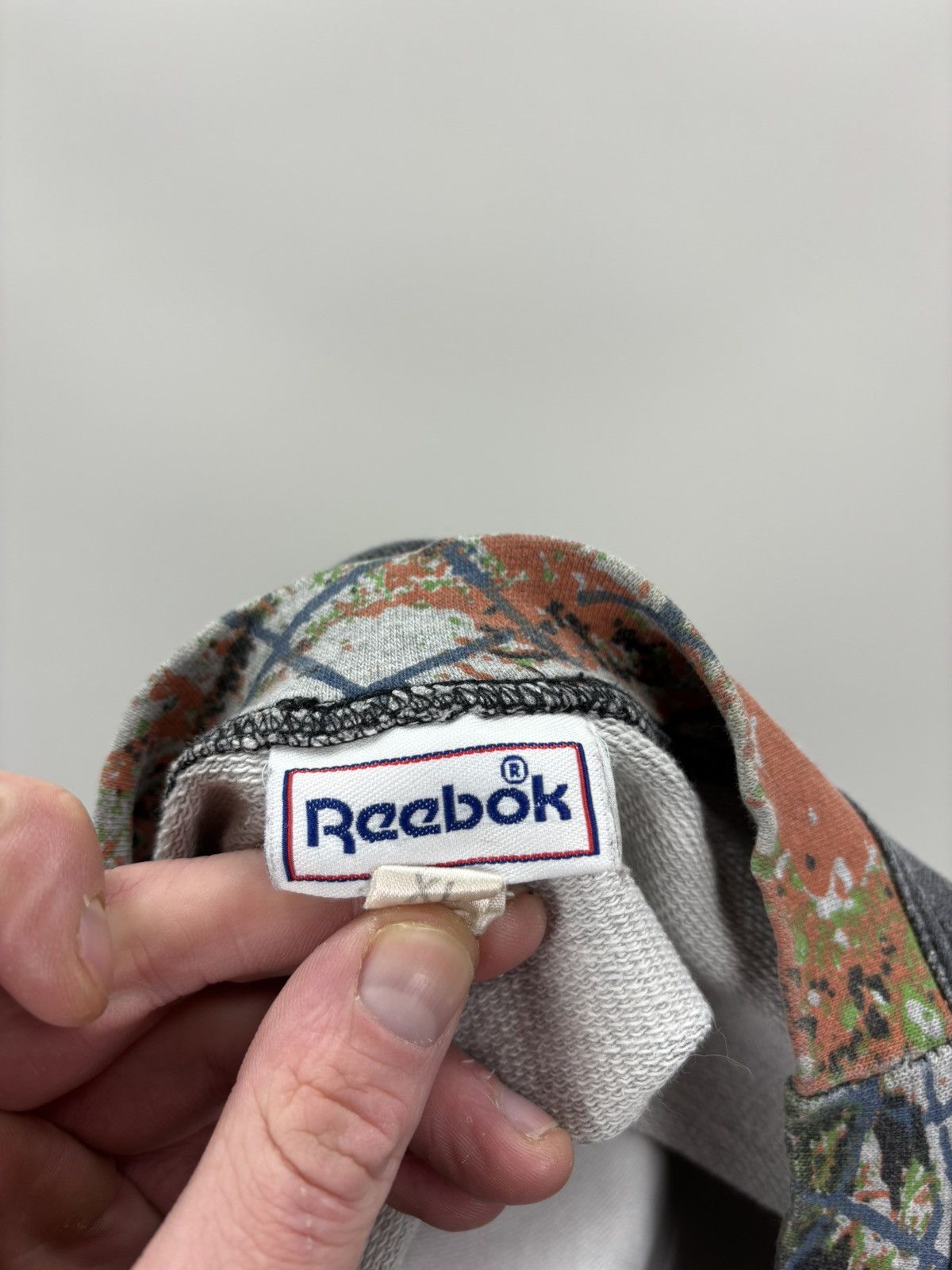 Mens vintage sweatshirt Reebok Size XL Color Multicolor