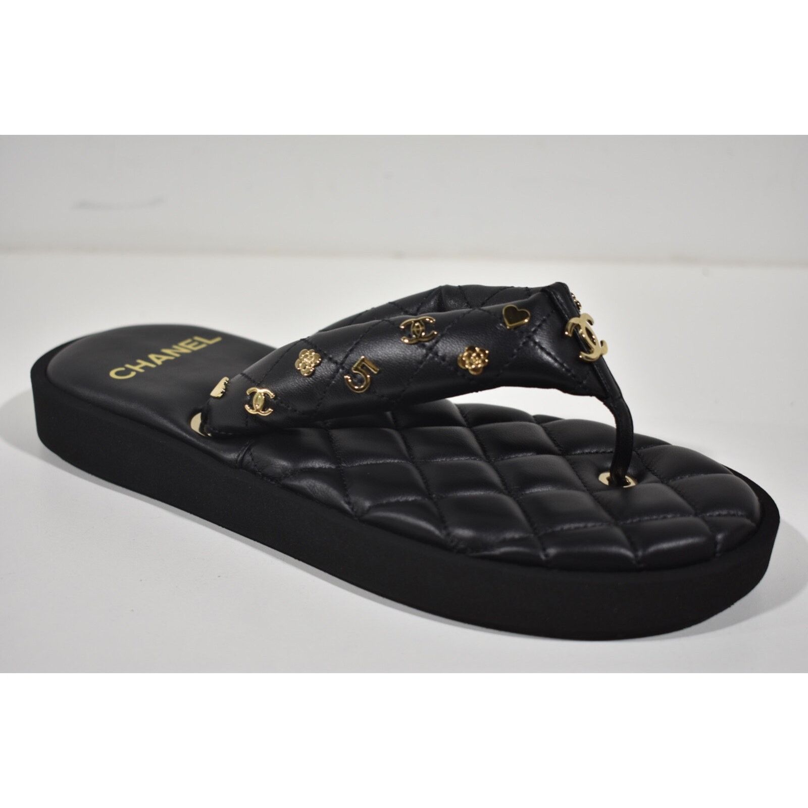 Chanel Chanel 23P Black Quilted Charms Padded Pool Thong Logo Size US 8 / IT 38 - 1 Thumbnail