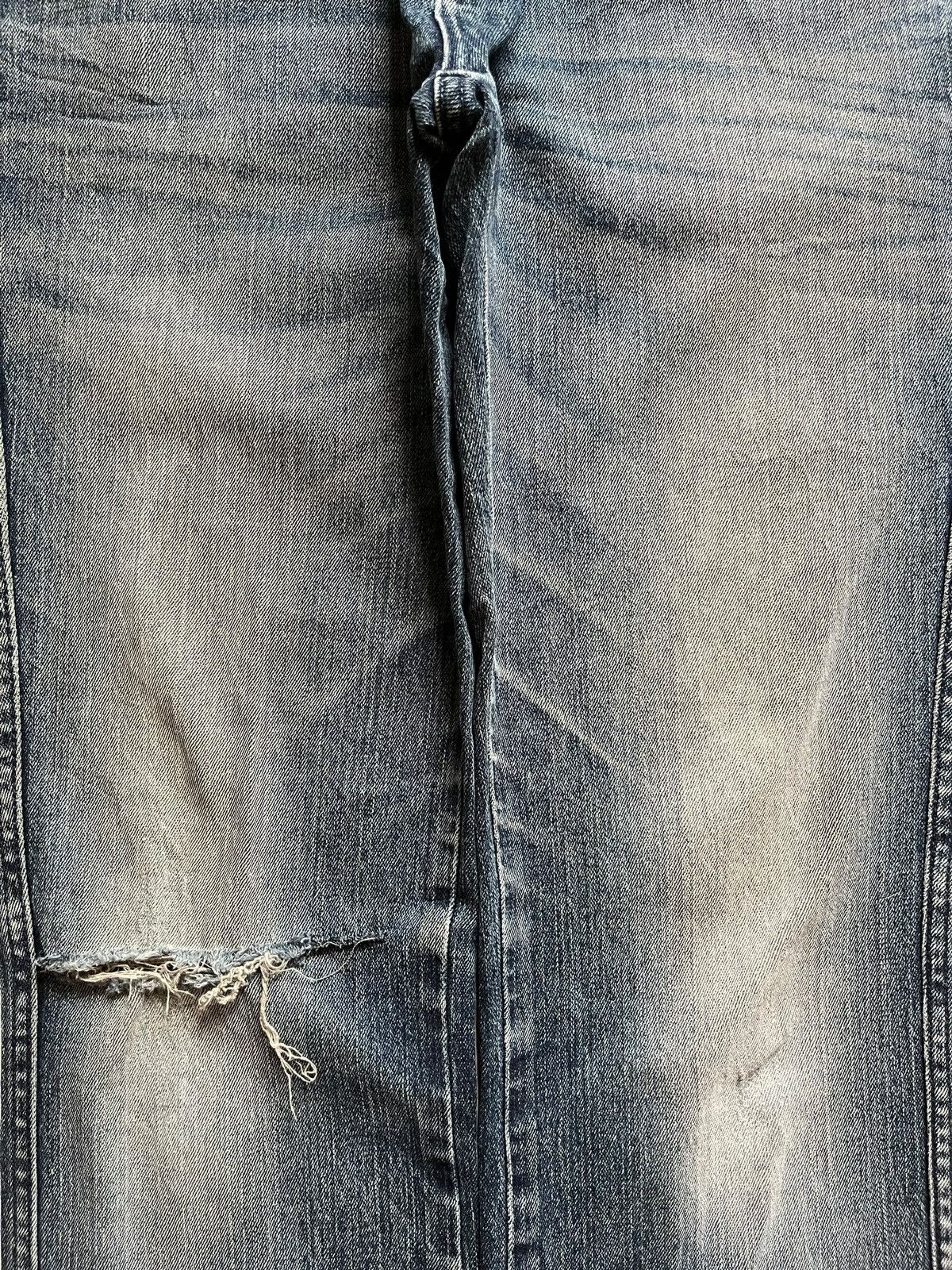 Japanese Brand × Jun Takahashi × Uniqlo SALES🔥Vintage Japanese Uniqlo Blue Distressed Loose Jeans Size US 35 - 5 Thumbnail