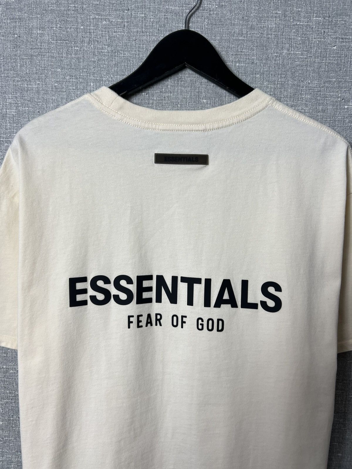 Fear of God FEAR OF GOD Essentials Back Big Logo Tee FOG Beige T-Shirt Size US M / EU 48-50 / 2 - 4 Thumbnail
