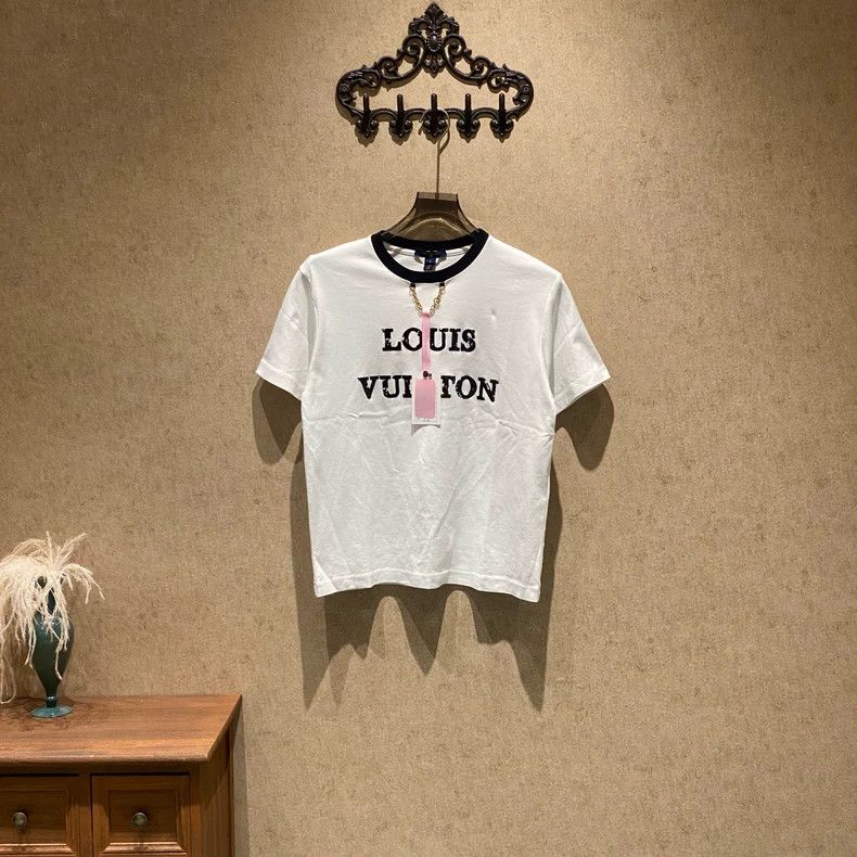 Louis Vuitton Louis Vuitton White flocked monogram logo chain short slee Size US S / EU 44-46 / 1 - 1 Thumbnail