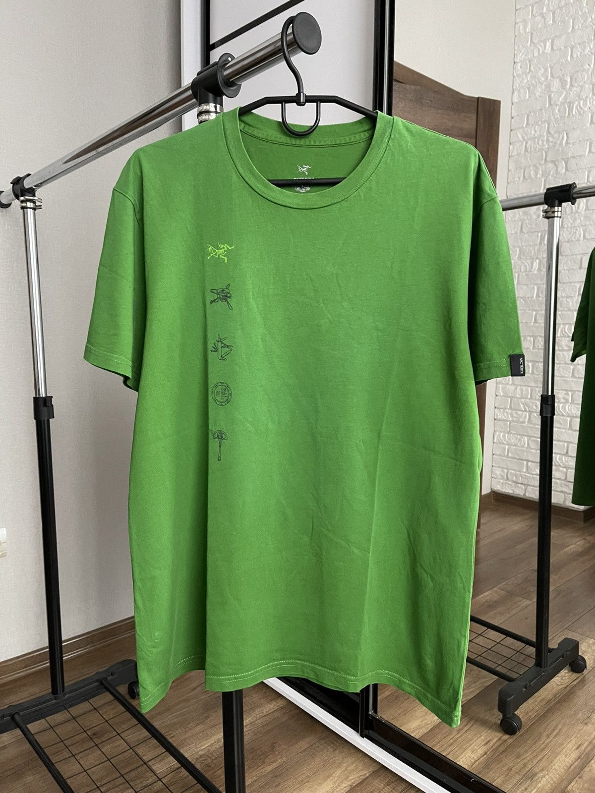 Arc'teryx Arcteryx Vintage T-Shirt Tee Logo Size US L / EU 52-54 / 3 - 3 Thumbnail