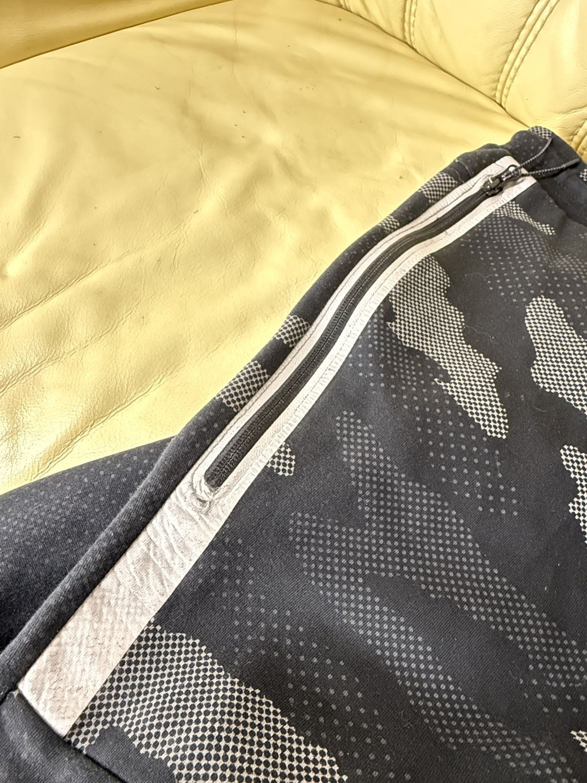 Nike Nike tech fleece Camo Reflective Track pants joggers Size US 32 / EU 48 - 9 Thumbnail