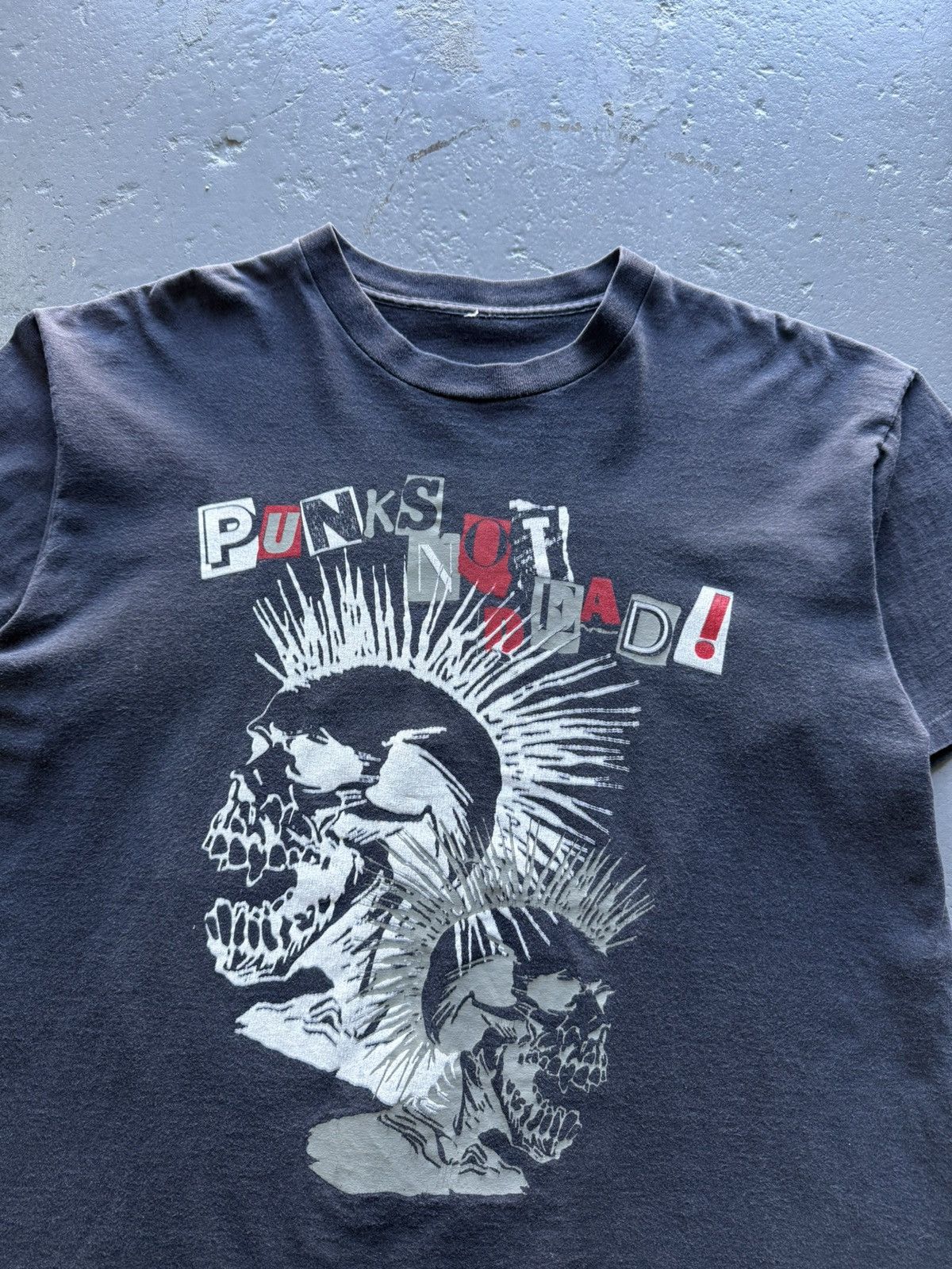 Band Tees × Designer × Vintage Vintage 90’s Punks not dead grunge band tee. Size US XL / EU 56 / 4 - 1 Thumbnail