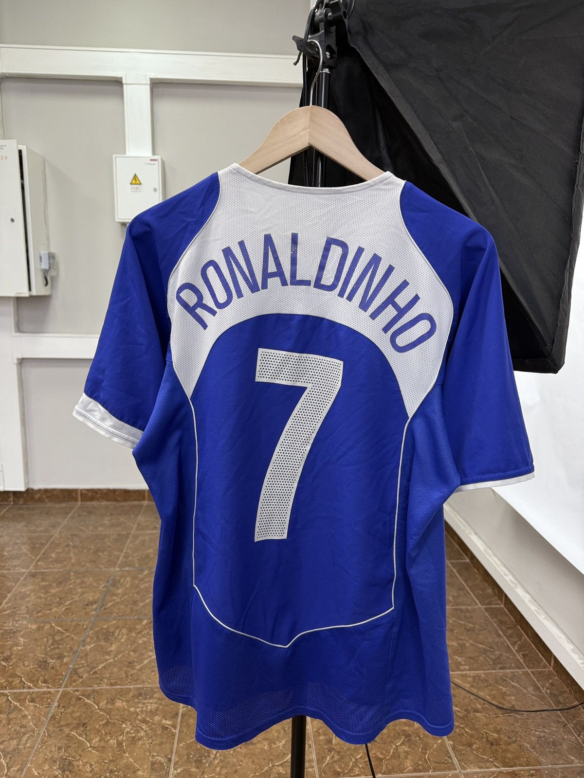 Nike 🇧🇷 Vintage 00s Ronaldinho Brazil Nike Soccer Jersey Retro Y2K Size US M / EU 48-50 / 2 - 2 Thumbnail