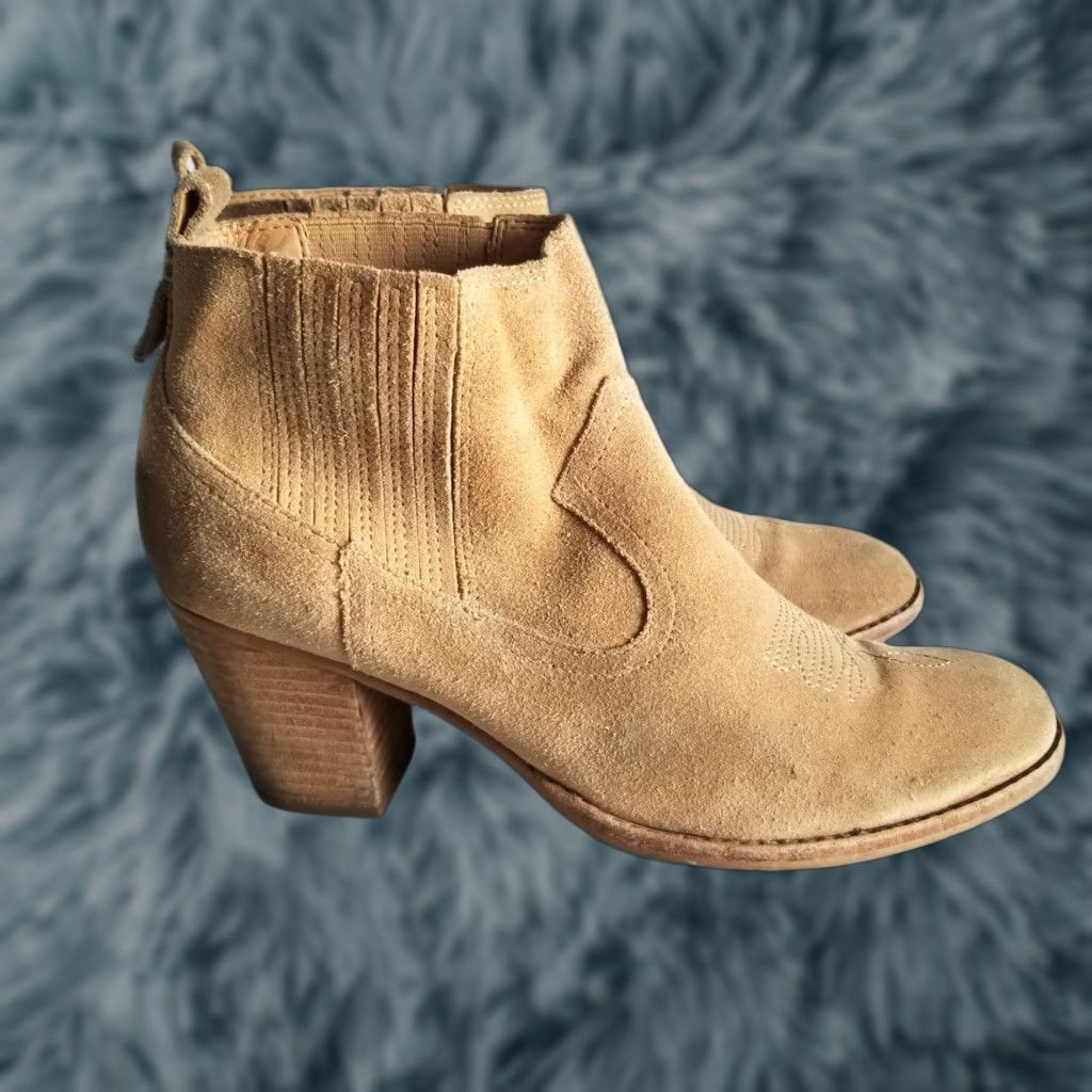Dolce Vita **DOLCE VITA Tan Suede Block Heel Pointed Toe Ankle Boot Size 9.5** User: DOLCE VITA Tan Suede Block Heel Pointed Toe Ankle Boot Size 9.5 Size US 10 / IT 40 - 1 Thumbnail