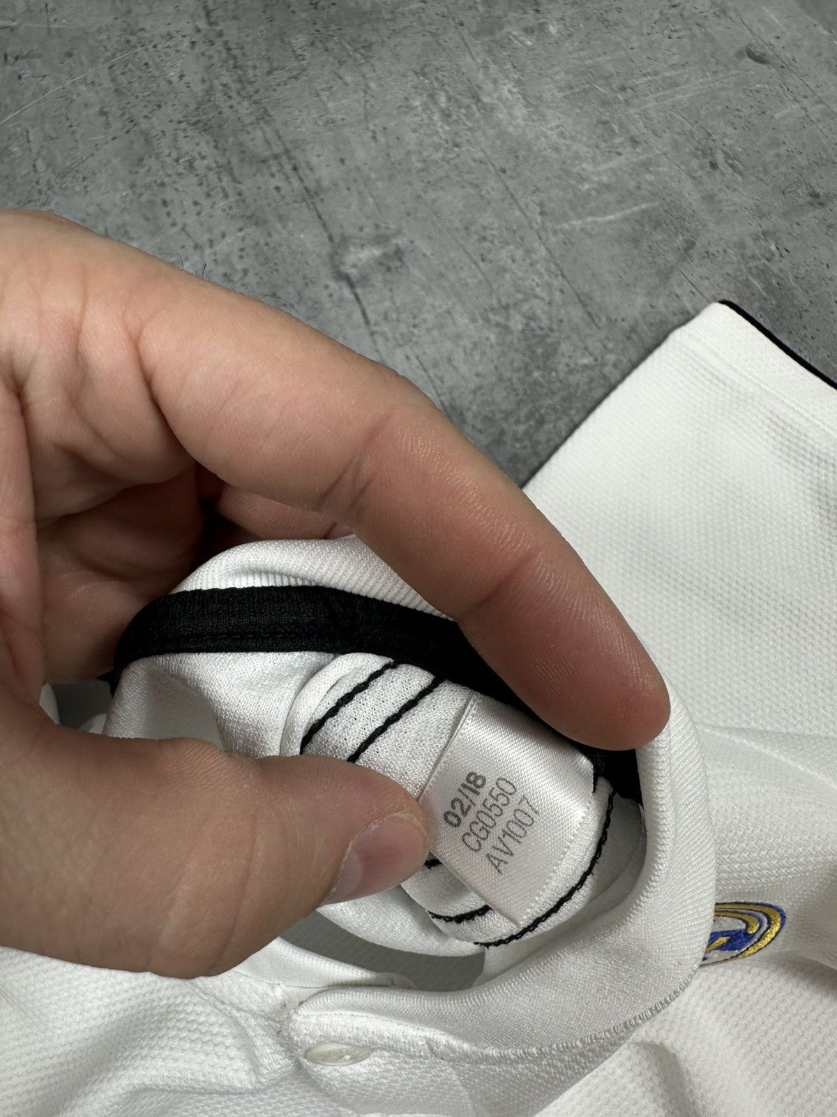 Adidas Adidas Real Madrid Jersey 2018 Home Kit Size M Size US M / EU 48-50 / 2 - 4 Thumbnail