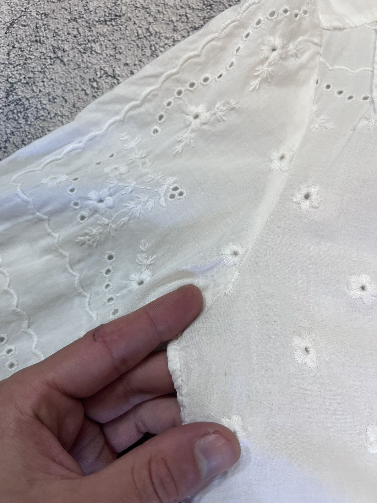 Dolce & Gabbana Dolce & Gabbana White Eyelet Embroidered Blouse Ruffle Front Size M / US 6-8 / IT 42-44 - 24 Thumbnail
