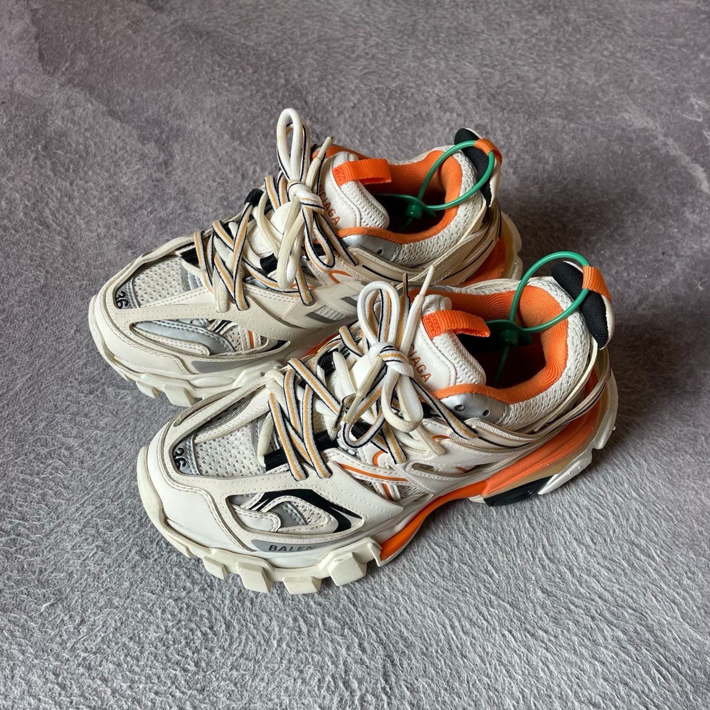 Balenciaga Balenciaga White Lowtop Sneakers 36 Women Size US 6 / IT 36 - 1 Thumbnail