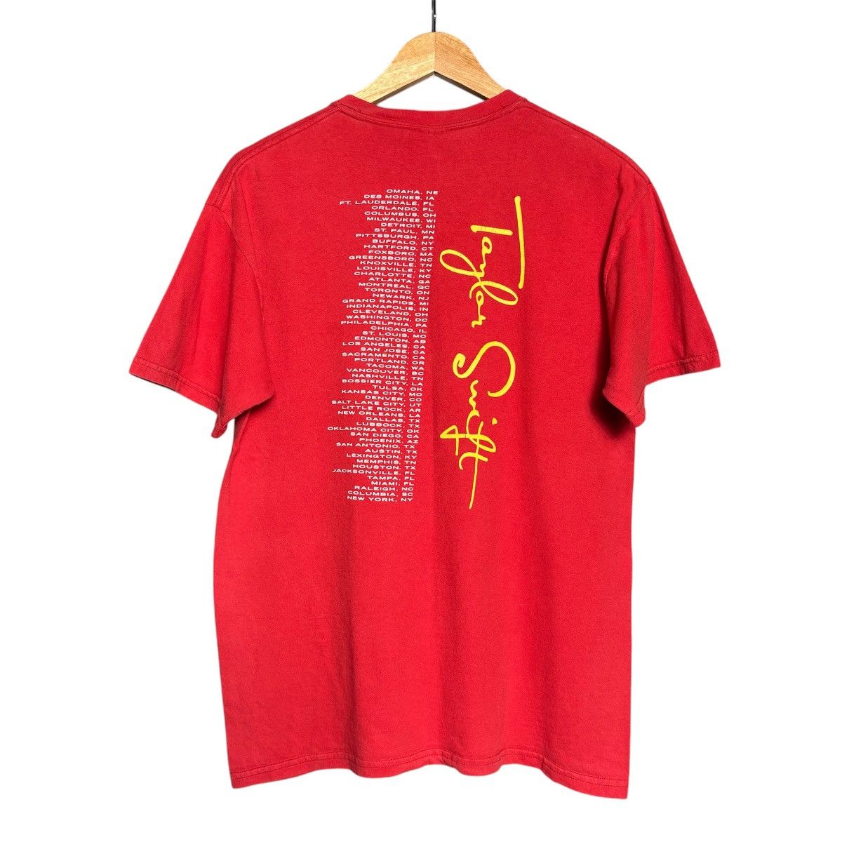 Band Tees × Vintage Vintage Taylor Swift Tour Tee Size US M / EU 48-50 / 2 - 2 Thumbnail