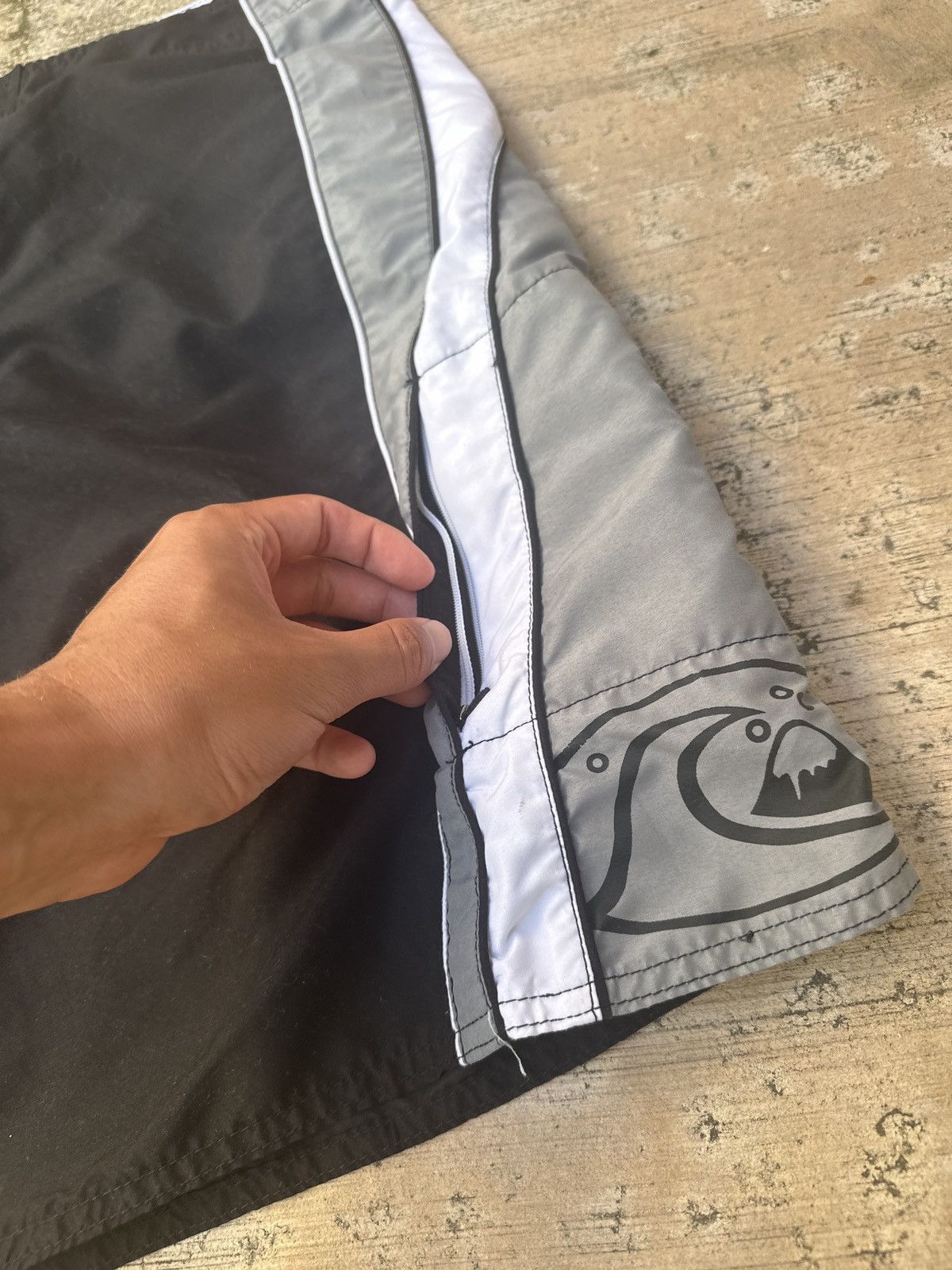 Quiksilver × Vintage Vintage 90s Baggy Black Quiksilver Core Shorts swim trunks Size US 36 / EU 52 - 3 Thumbnail