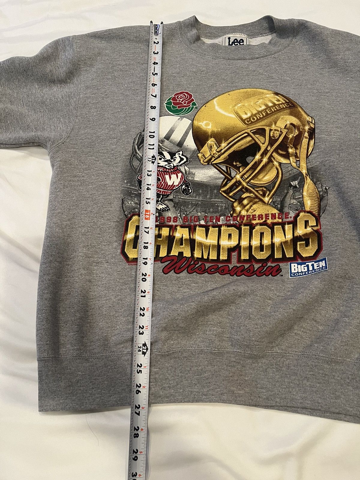 Vintage 1998 Wisconsin Badgers rose bowl champion crewneck Size US L / EU 52-54 / 3 - 7 Thumbnail