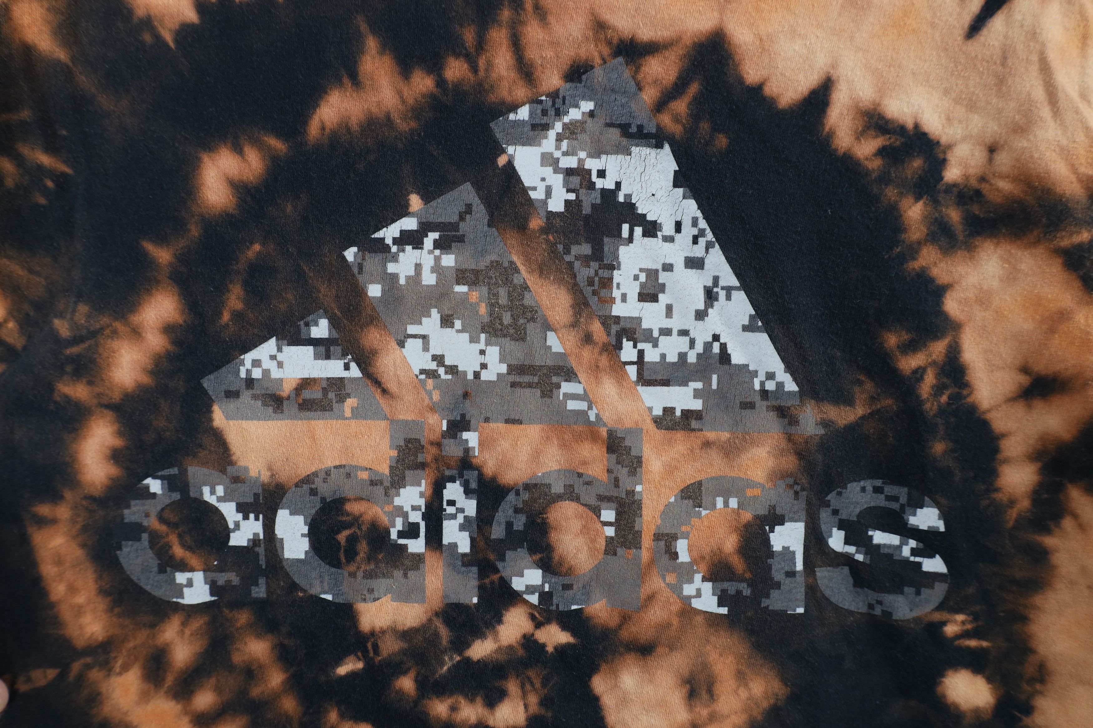 Adidas × Vintage Vintage Y2K Adidas Acid Wash Digi Camouflage Big Log T-Shirt Size US M / EU 48-50 / 2 - 4 Thumbnail