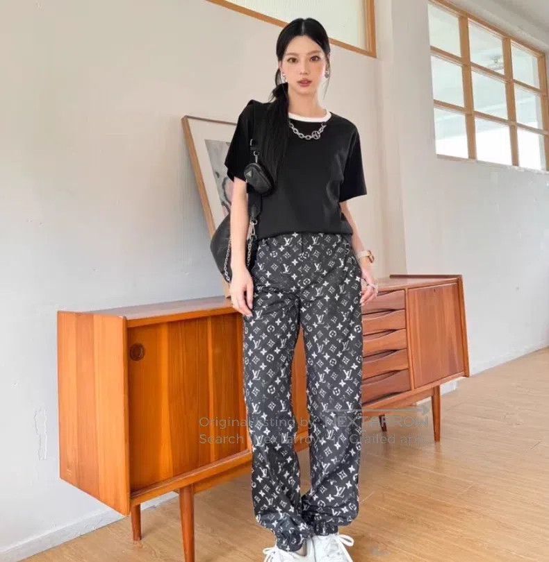 Louis Vuitton Louis Vuitton 23 black logo full print corset slacks pants Size US 34 / EU 50 - 8 Thumbnail