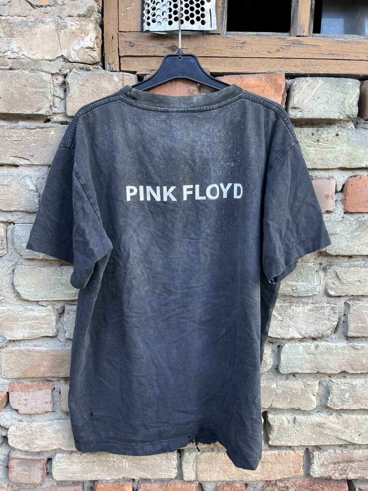 Band Tees × Pink Floyd × Vintage Vintage Pink Floyd The Wall Thrashed Distressed T Shirt Tee Size US M / EU 48-50 / 2 - 13 Thumbnail