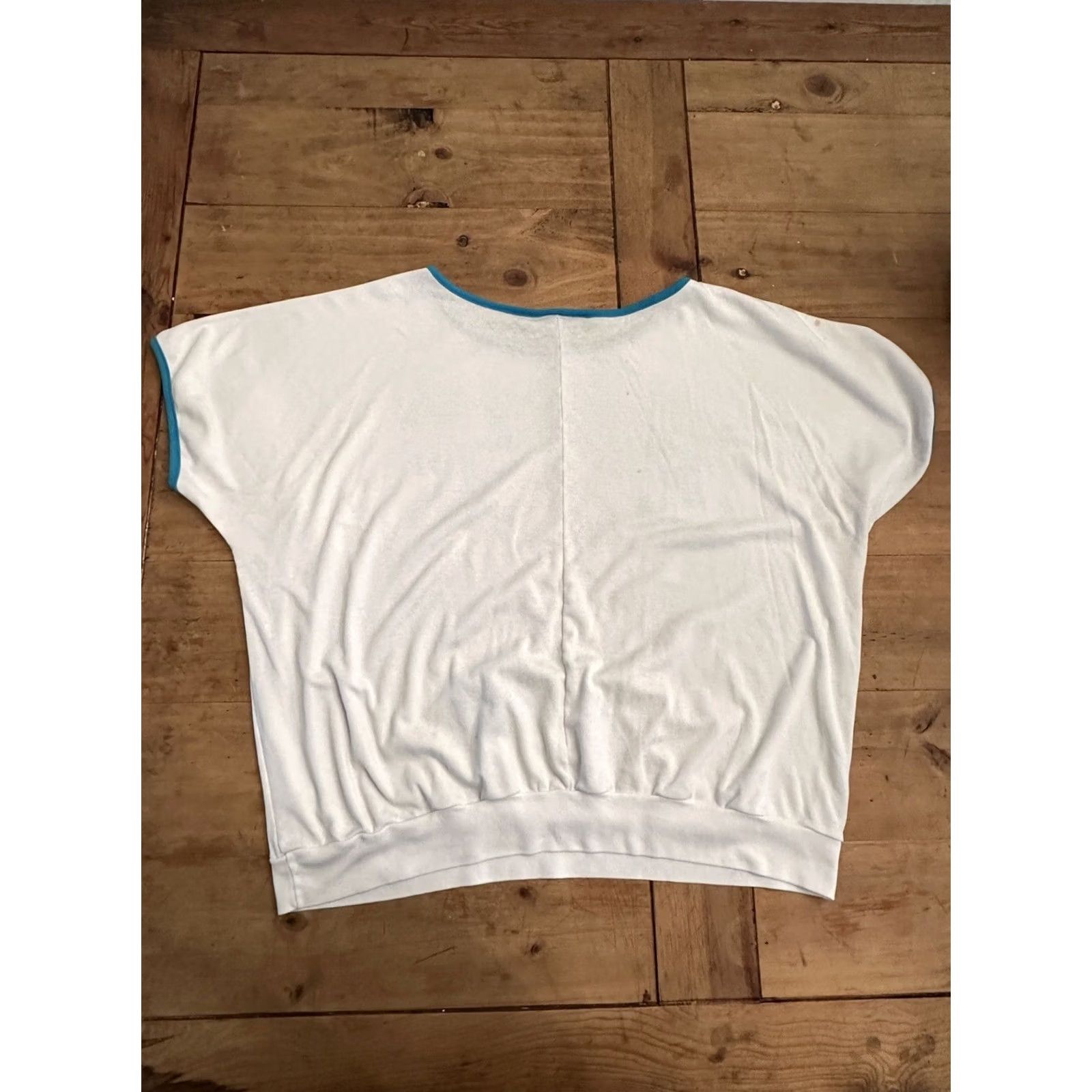 Vintage VINTAGE Hawaiian T-Shirt Women One Size 2XL White Hibiscus Flower No Tag 24”x25” Modern Look Size ONE SIZE - 8 Thumbnail