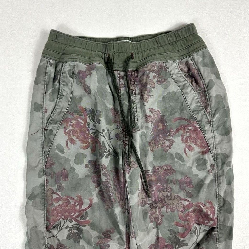 Anthropologie Anthropologie Sweatpants Jogger Camouflage Floral Womens S Green Tapered Pull On Pants Activewear Women Size 28" / US 6 / IT 42 - 3 Thumbnail