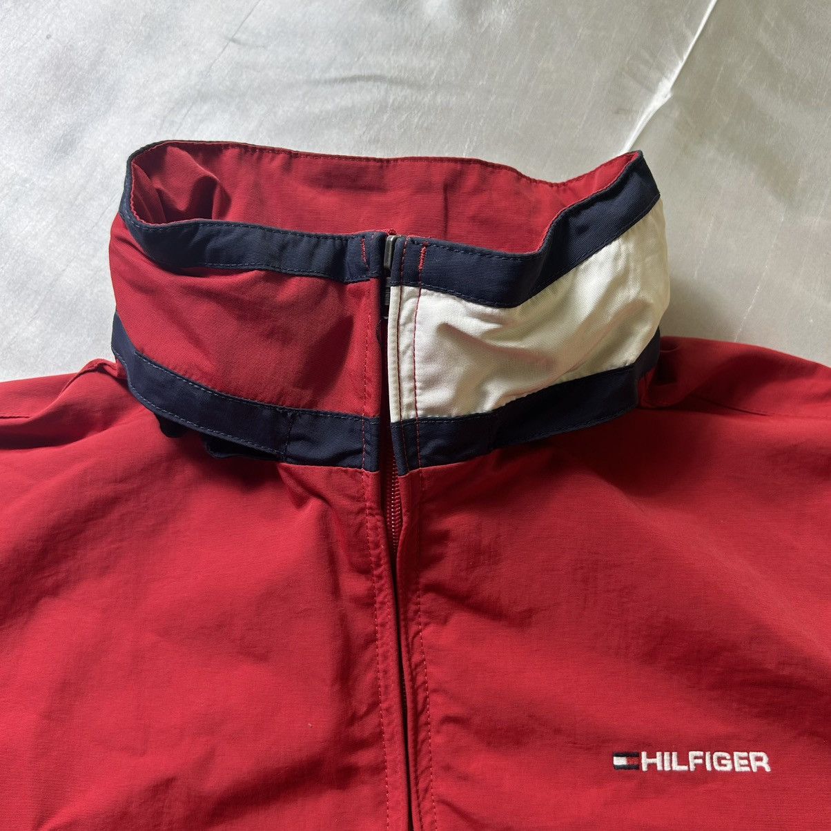 Tommy Hilfiger Vintage Tommy Hilfiger Logo Windbreaker Jacket Size L / US 10 / IT 46 - 5 Thumbnail