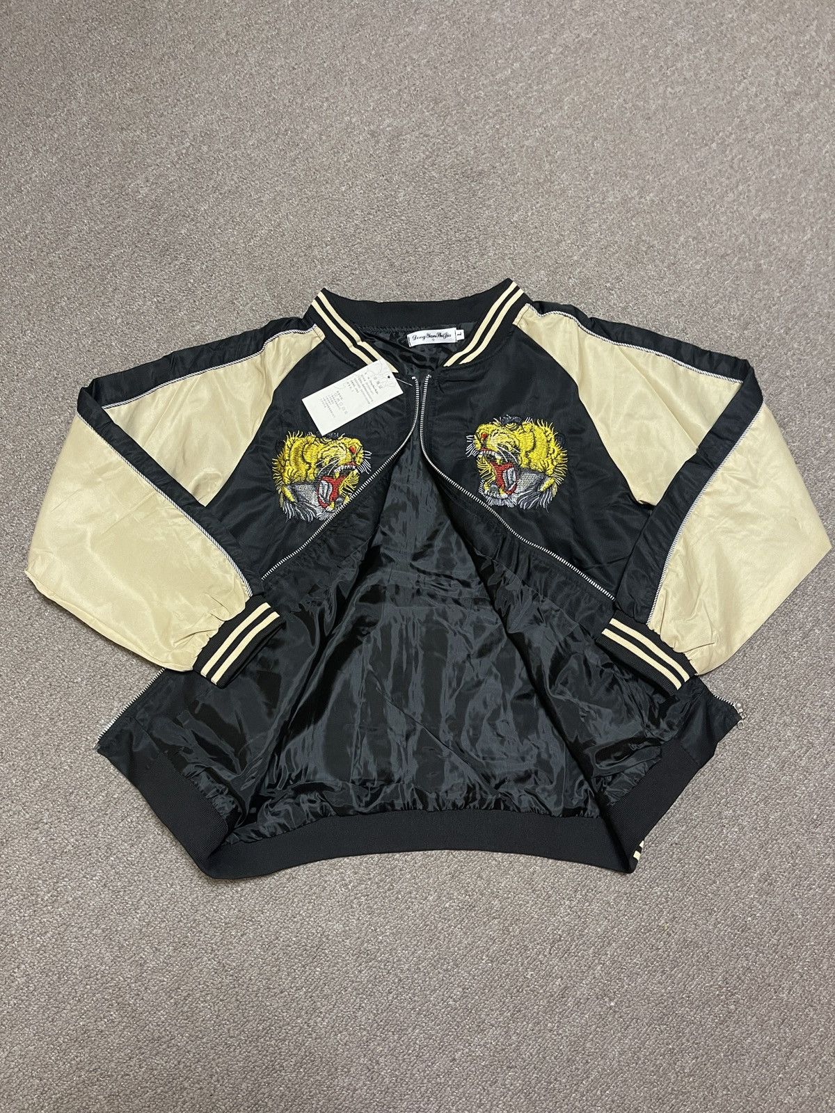 Japanese Brand Sukajan souvenir Tiger Logo Embroidery Light Jacket Size US L / EU 52-54 / 3 - 4 Thumbnail