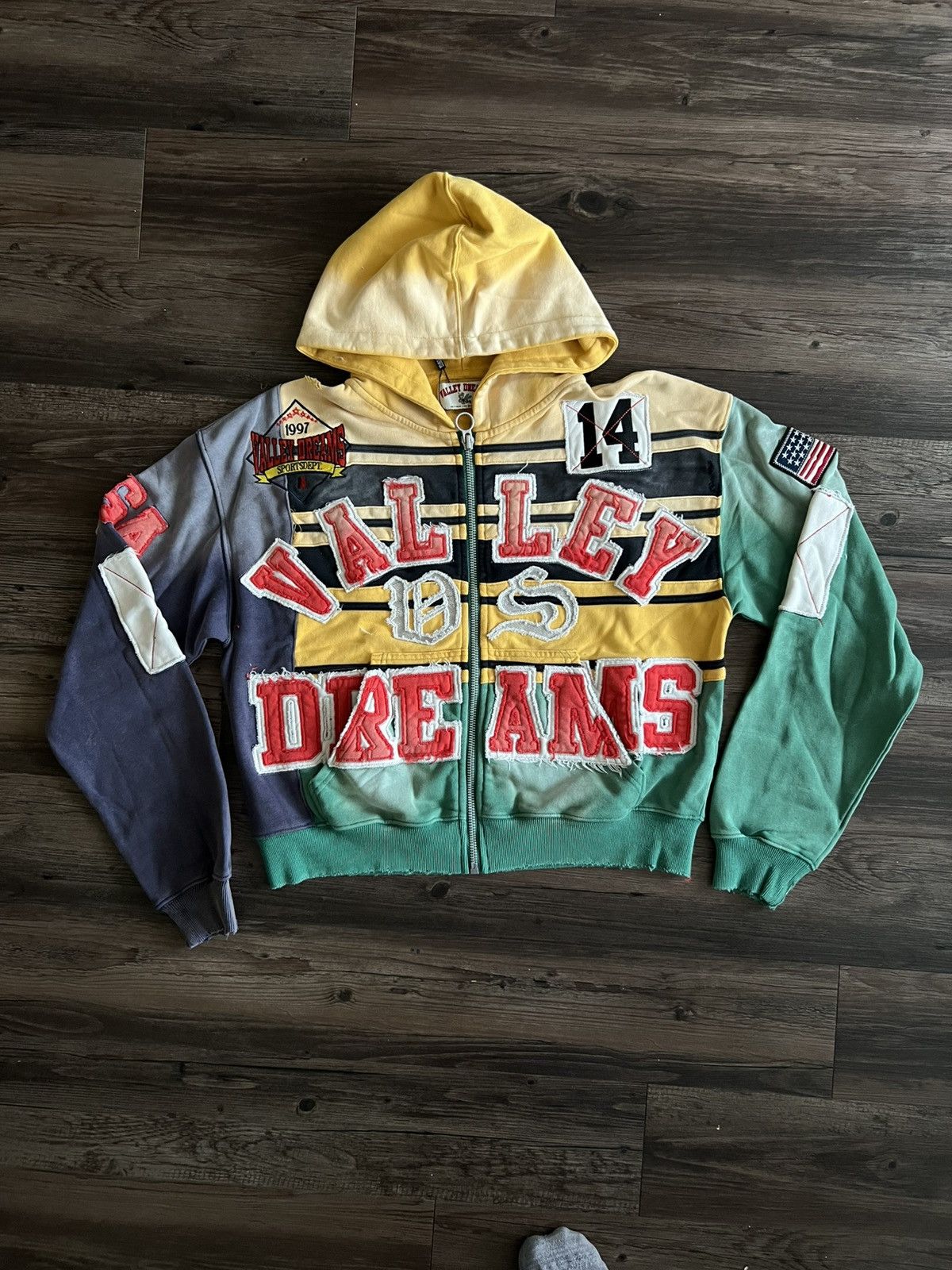 Vale Vale Valley Dreams Collage Zip Up Hoodie Mardi Gras Size US S / EU 44-46 / 1 - 1 Thumbnail